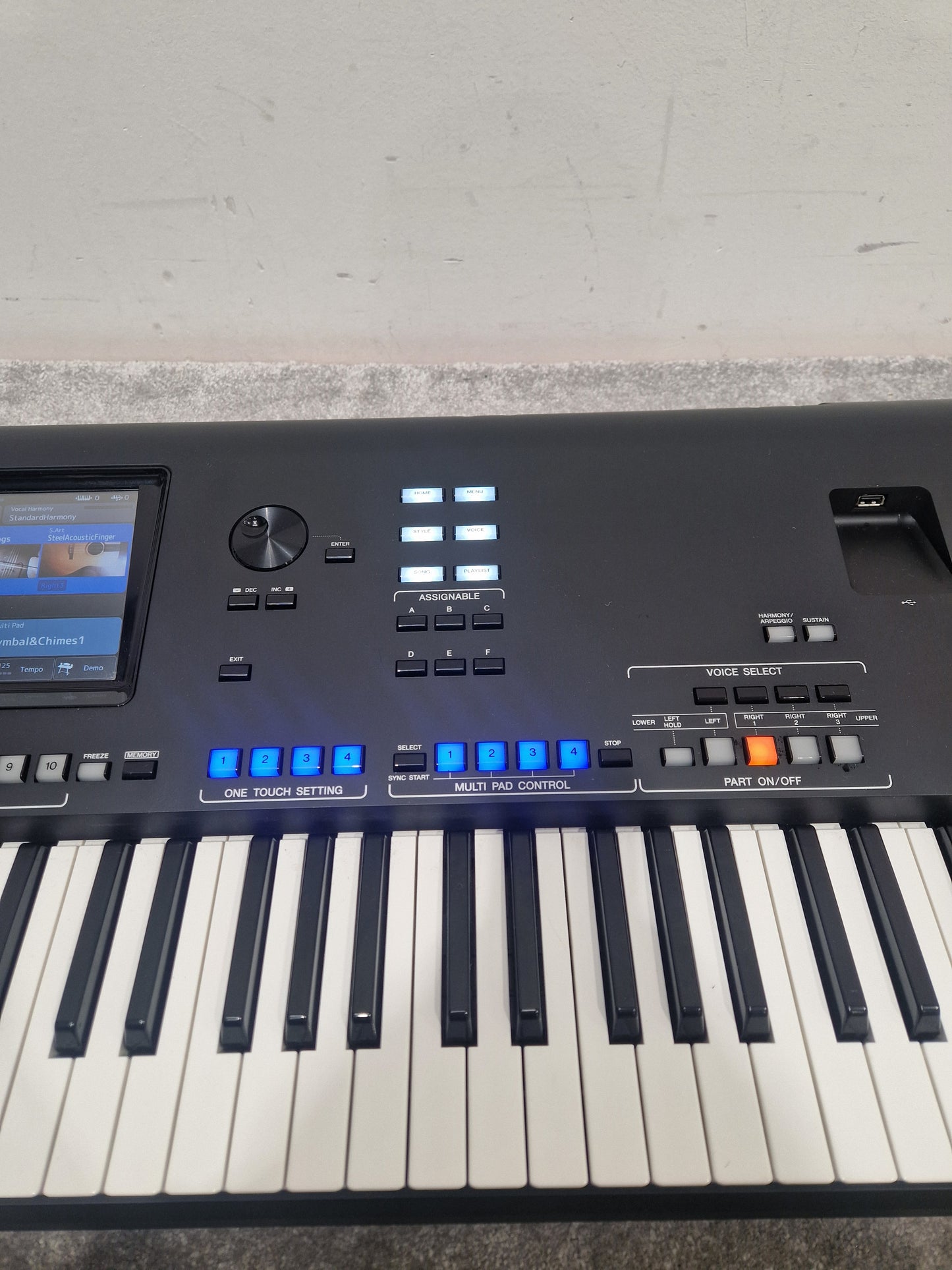 Yamaha Genos - Digital Workstation Keyboard - Excellent w/ Soft Case & Keyboard Pedal