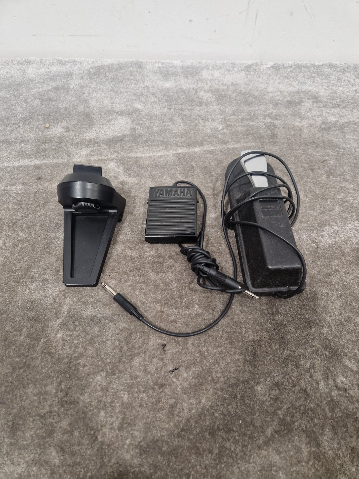 Yamaha Genos - Digital Workstation Keyboard - Excellent w/ Soft Case & Keyboard Pedal