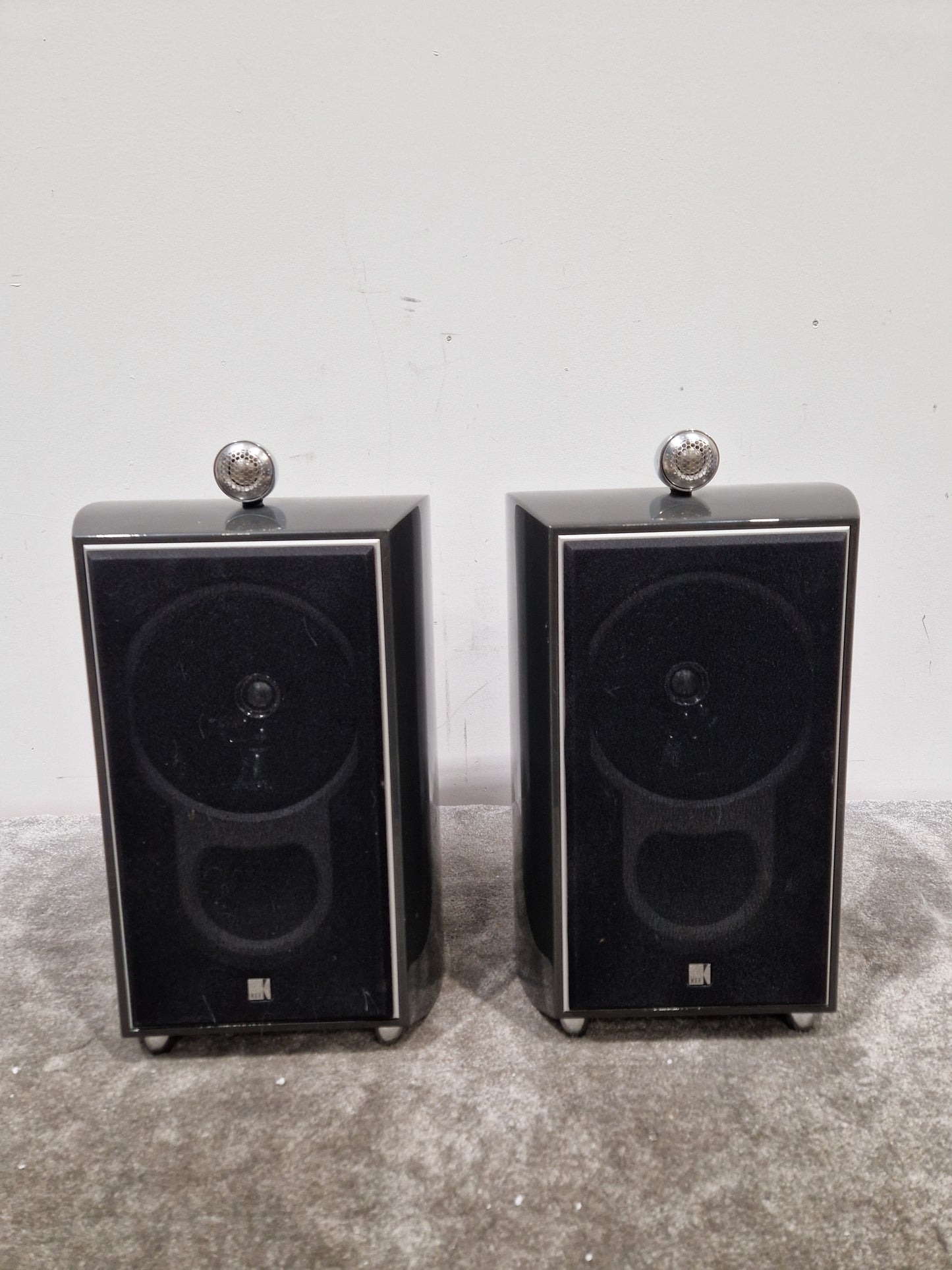 Kef XQ1 Pair - High-Fidelity Bookshelf Speakers - Excellent