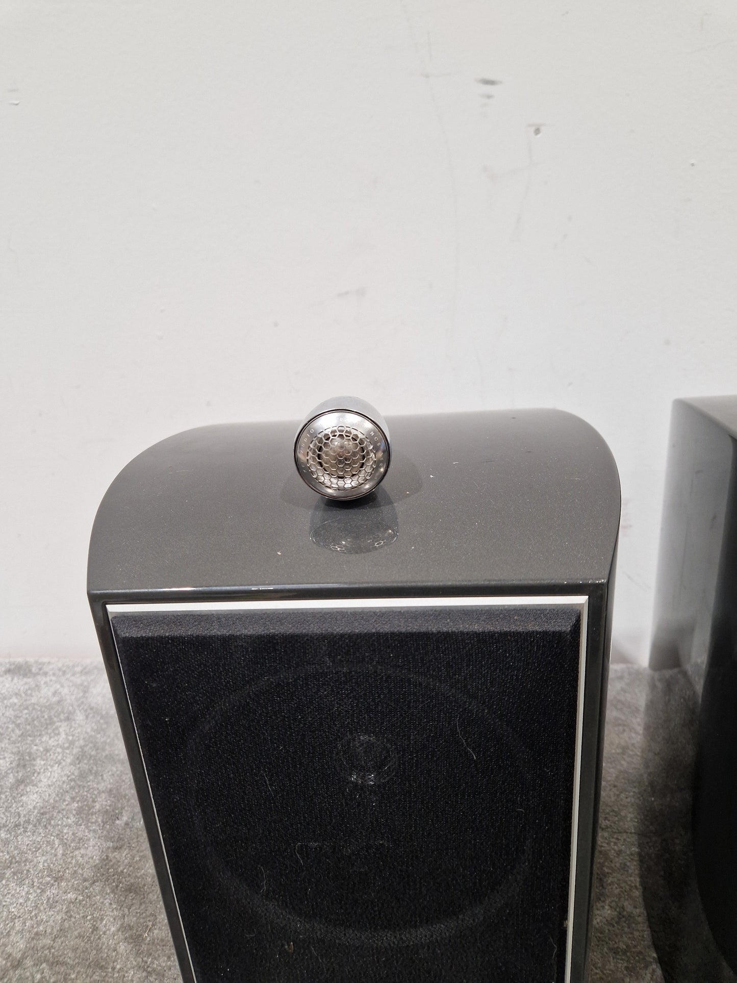 Kef XQ1 Pair - High-Fidelity Bookshelf Speakers - Excellent