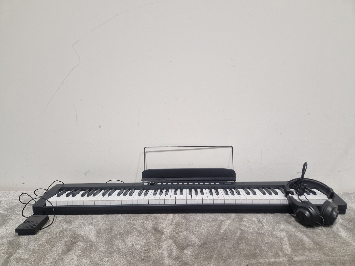 Starfavor 88 Key Keyboard Piano - Digital Performance Instrument - Excellent w/ Original Box & Power Supply