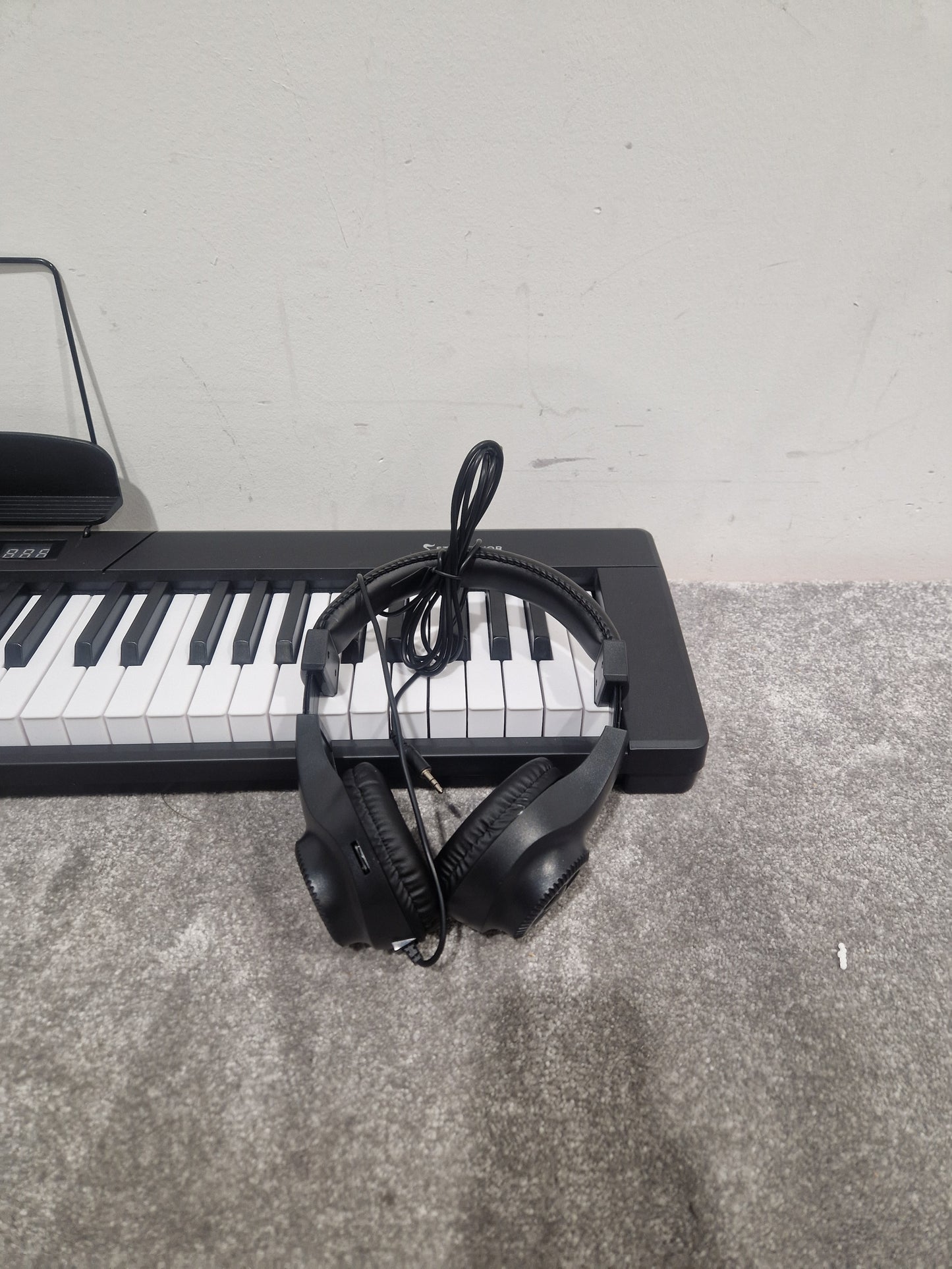 Starfavor 88 Key Keyboard Piano - Digital Performance Instrument - Excellent w/ Original Box & Power Supply
