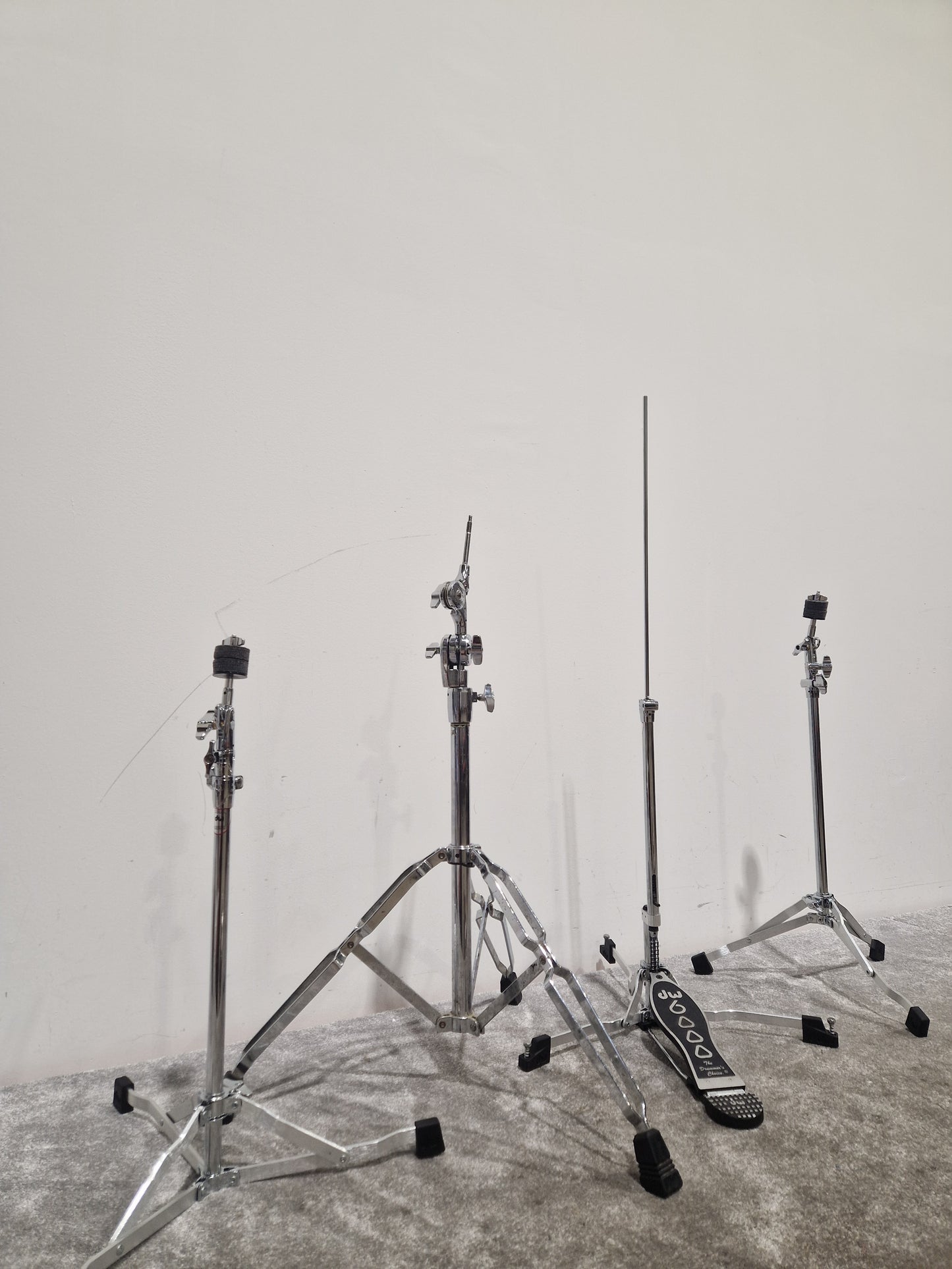 DW6000 Hardware - Lightweight Drum Stands- Excellent w/ Soft Case