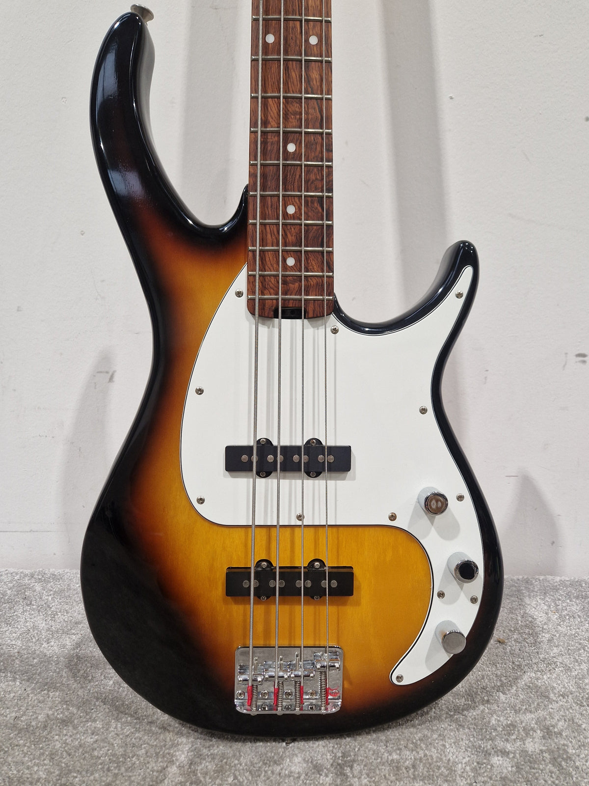 Peavey Milestone 3 Made IN Vietnam - Versatile Bass Guitar - Excellent w/ Hard Case & Full set up