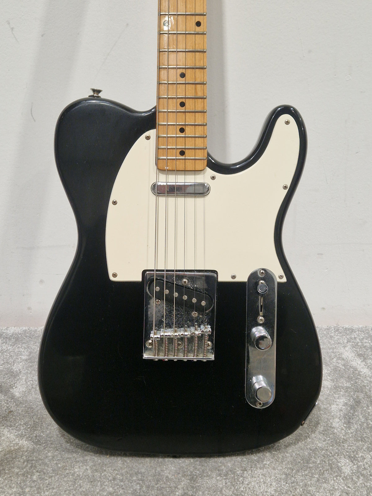 Squier Telecaster M2750208 Black - Classic Tone Electric Guitar - Good w/ Original Box
