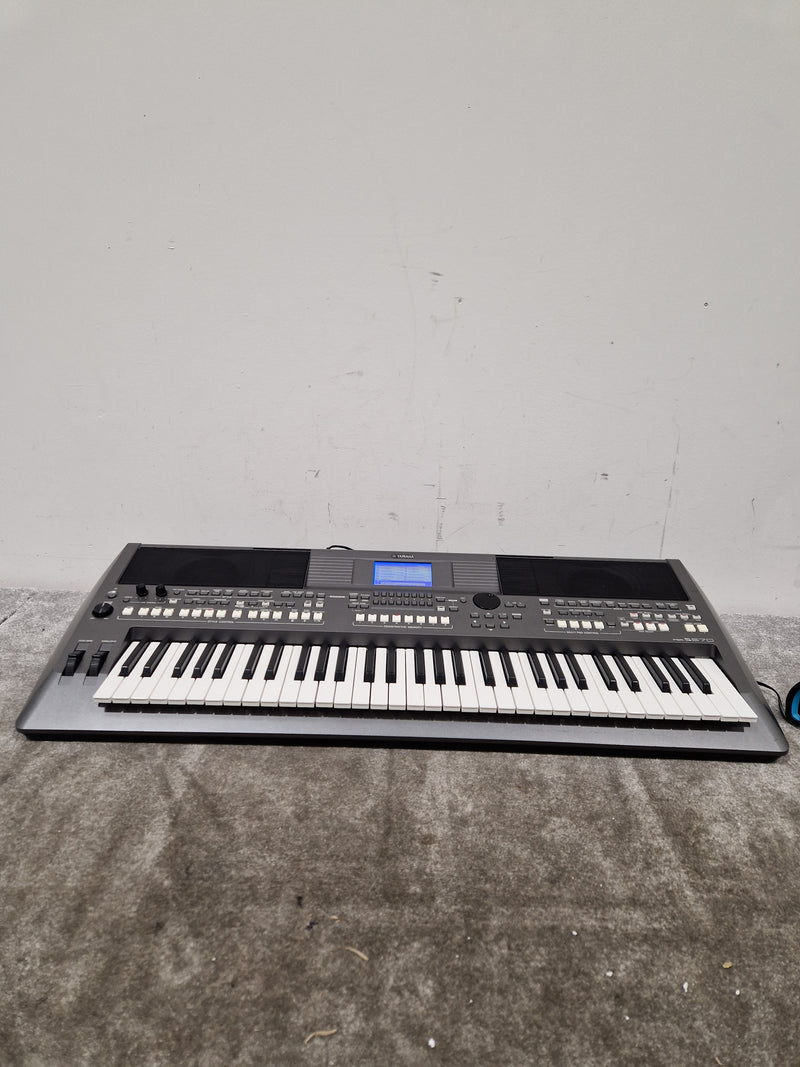 Yamaha PSR-S670 - Arranger Keyboard - Excellent w/ Power Supply & Keyboard Stand - Image 2