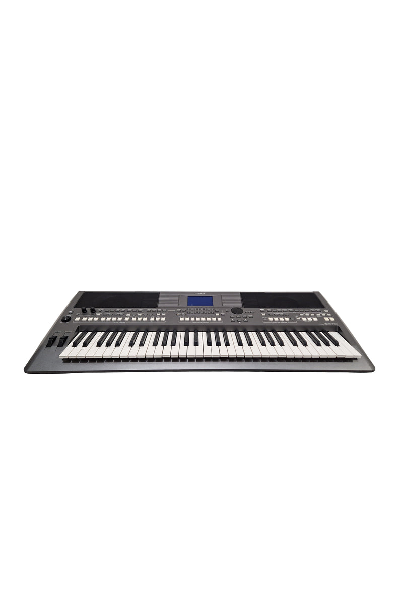 Yamaha PSR-S670 - Arranger Keyboard - Excellent w/ Power Supply & Keyboard Stand - Image 1