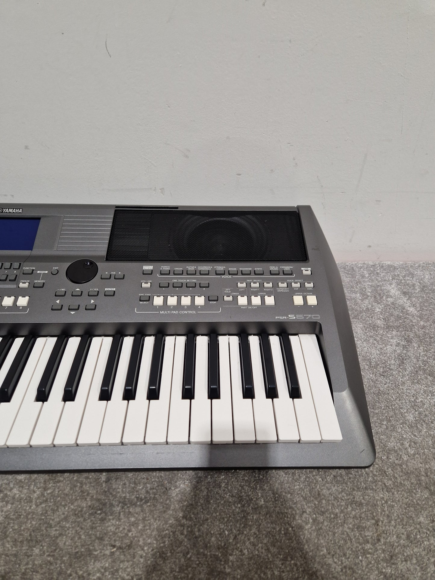 Yamaha PSR-S670 - Arranger Keyboard - Excellent w/ Power Supply & Keyboard Stand