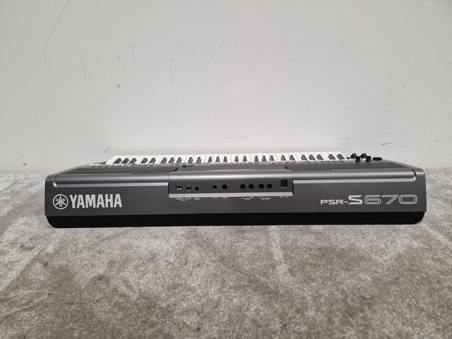 Yamaha PSR-S670 - Arranger Keyboard - Excellent w/ Power Supply & Keyboard Stand