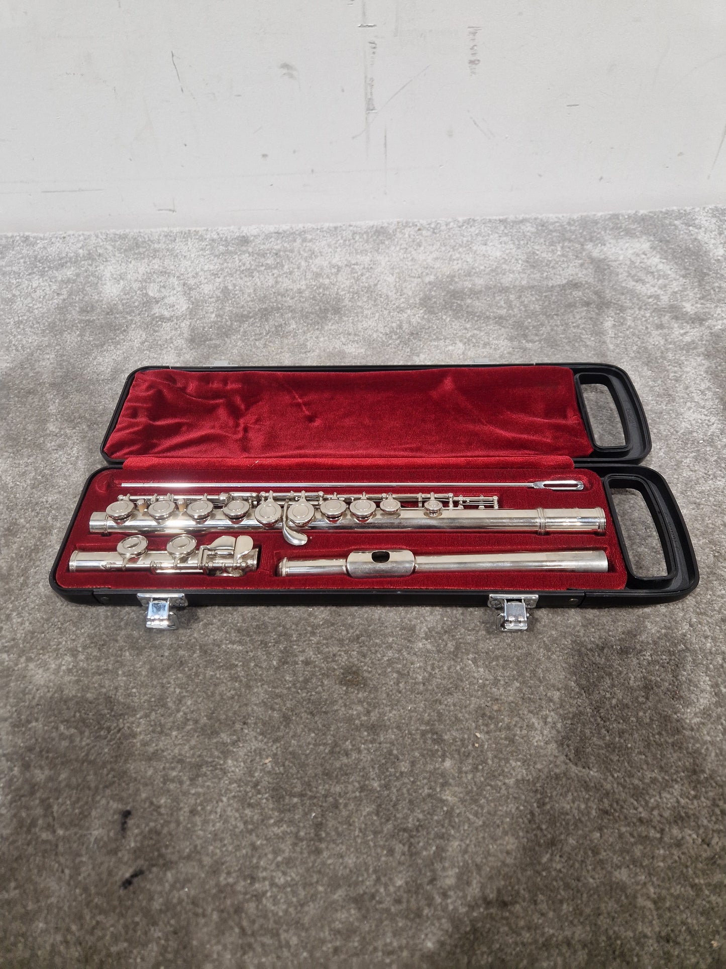 Yamaha YFL22IN Japanese Flute - Professional Concert Quality - Excellent w/ Hard Case
