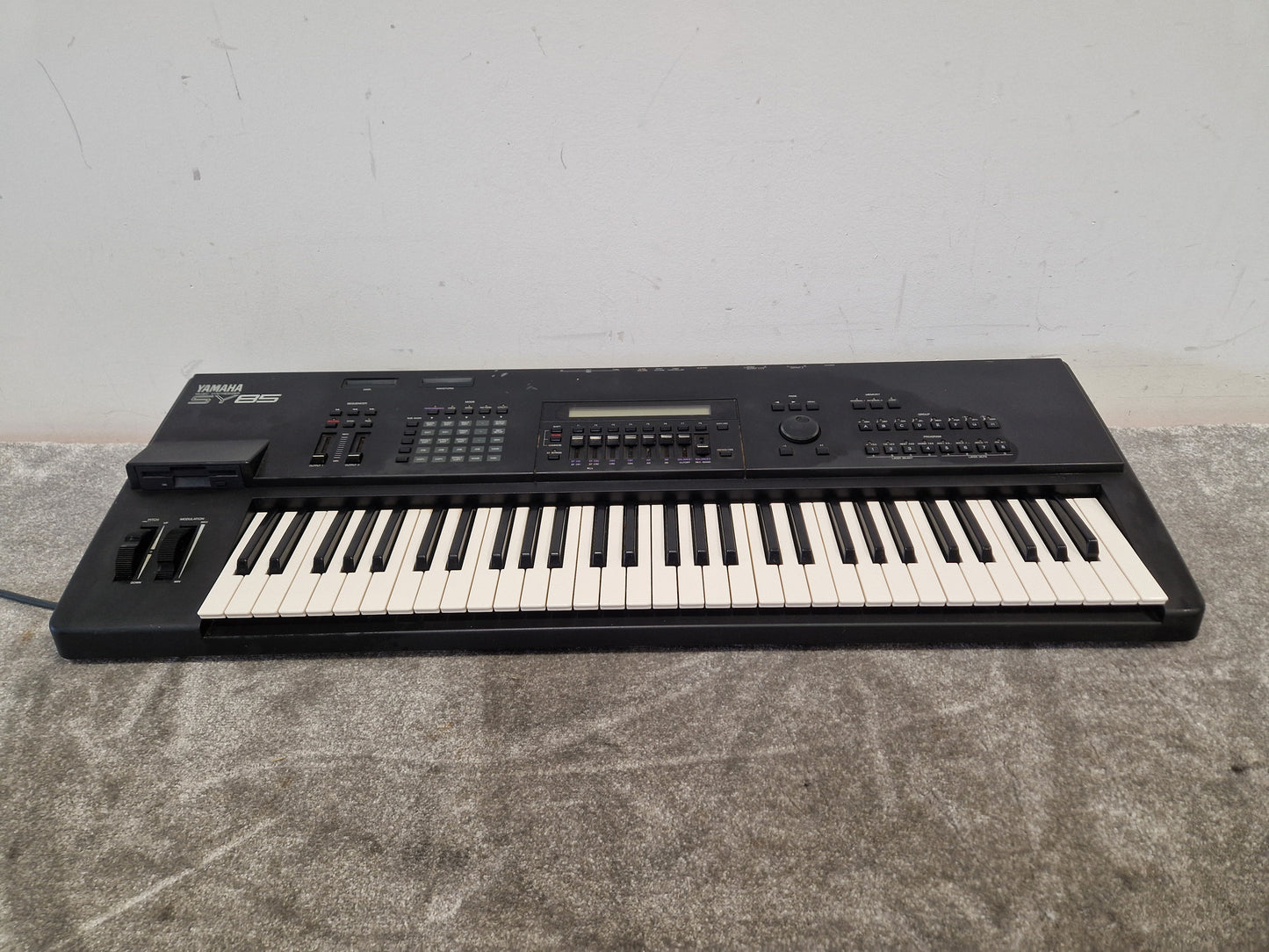 YAMAHA SY85 - Advanced Music Workstation - Fair w/ Power Supply