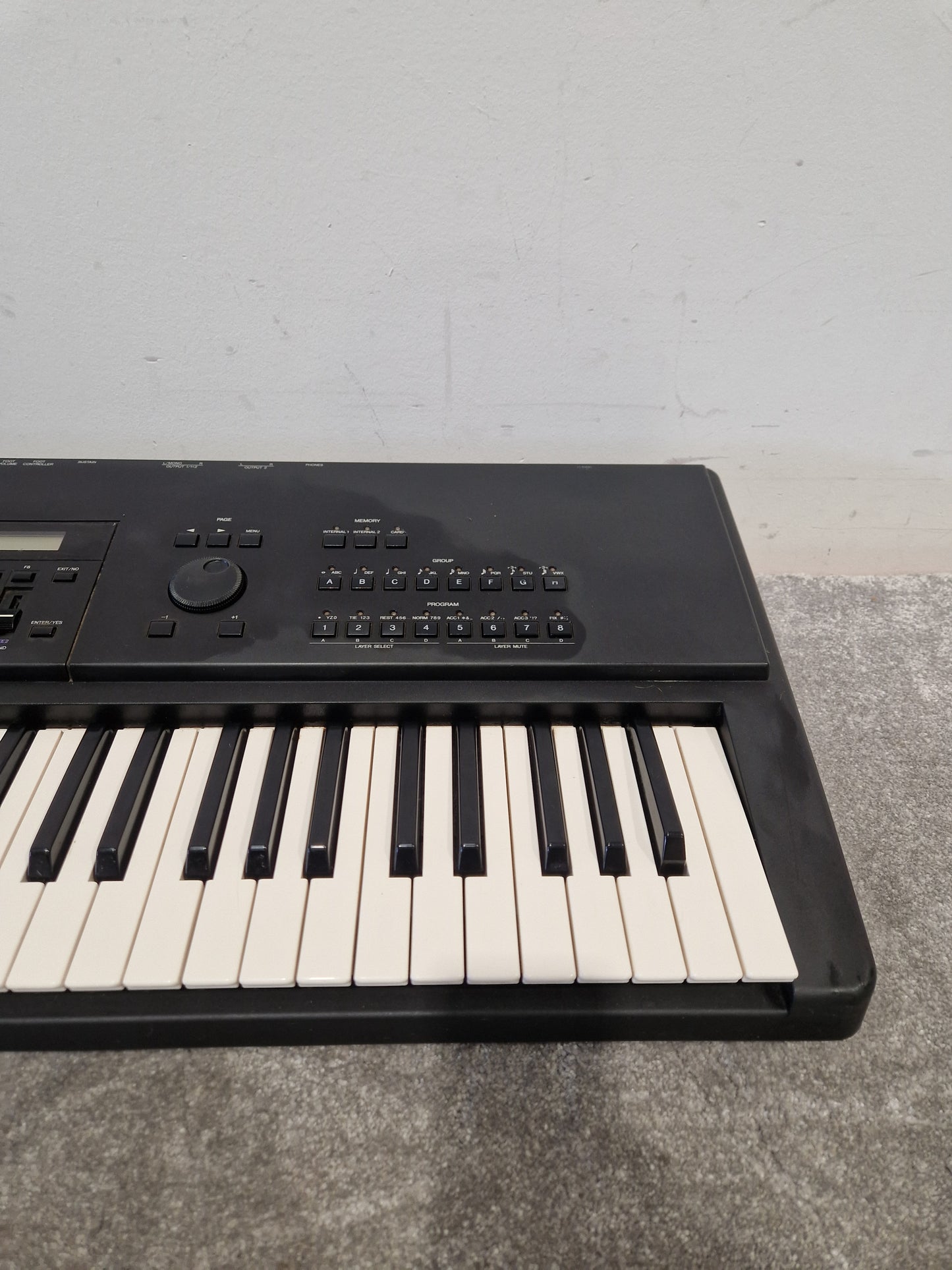 YAMAHA SY85 - Advanced Music Workstation - Fair w/ Power Supply