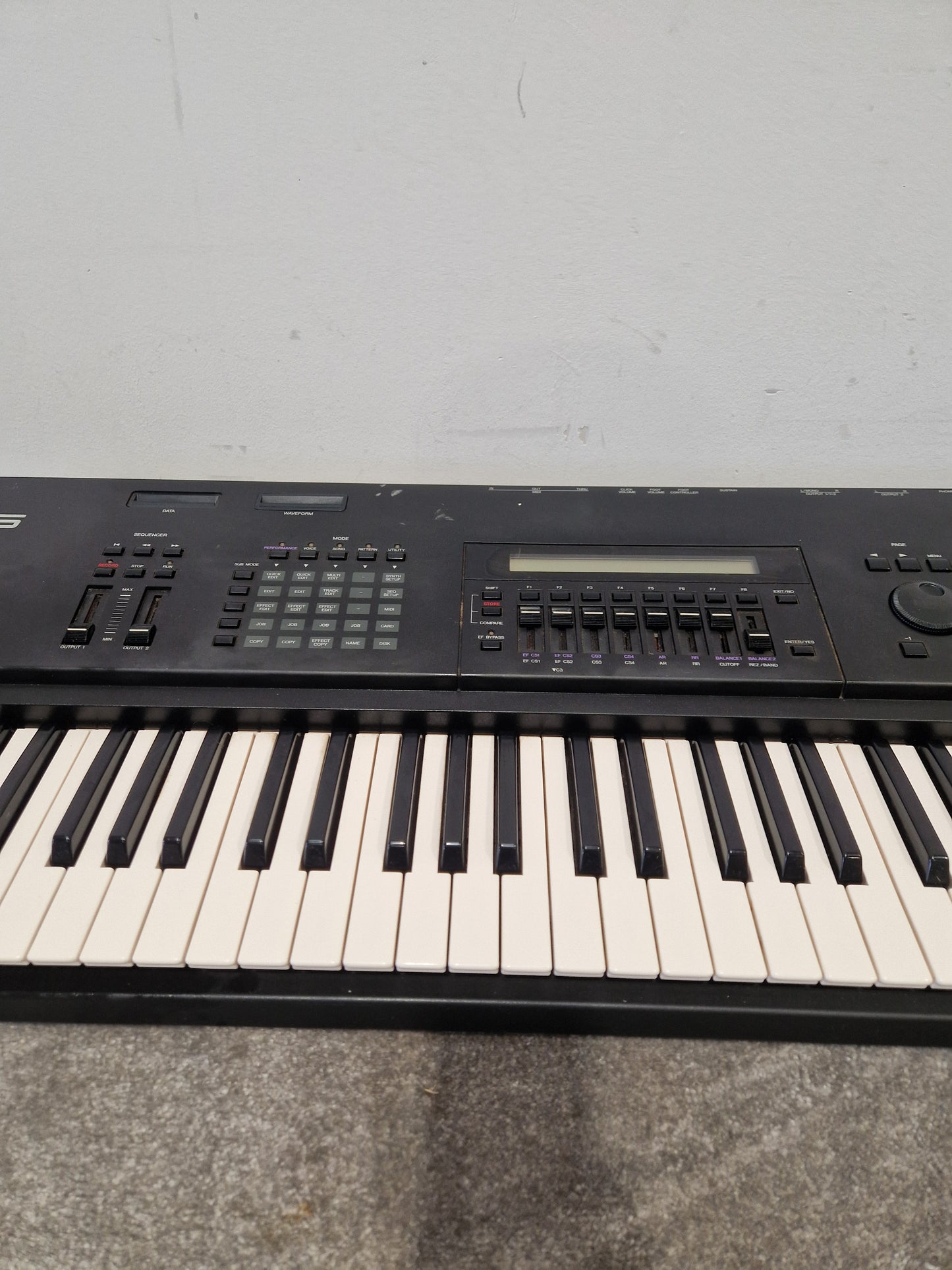 YAMAHA SY85 - Advanced Music Workstation - Fair w/ Power Supply