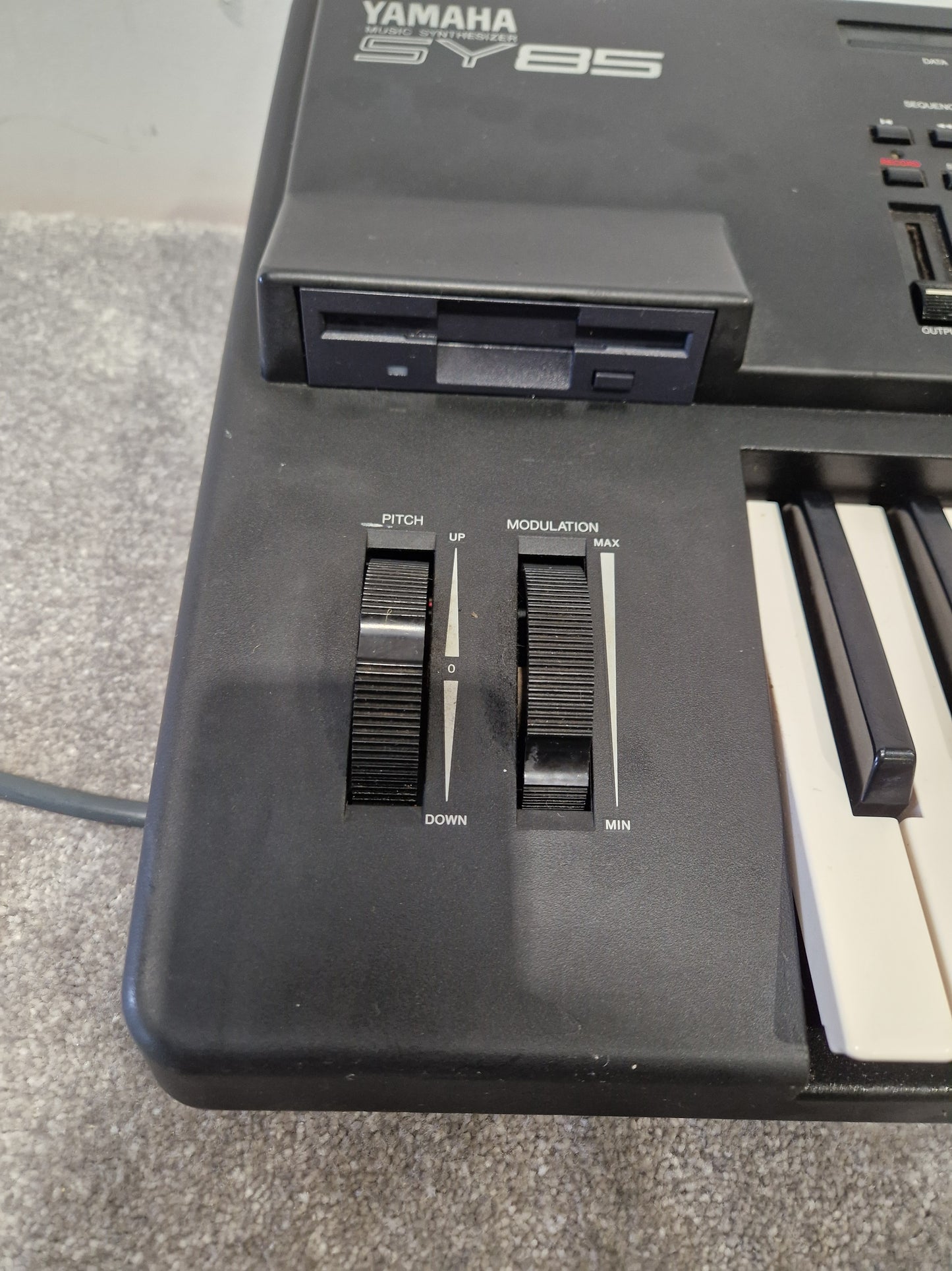 YAMAHA SY85 - Advanced Music Workstation - Fair w/ Power Supply