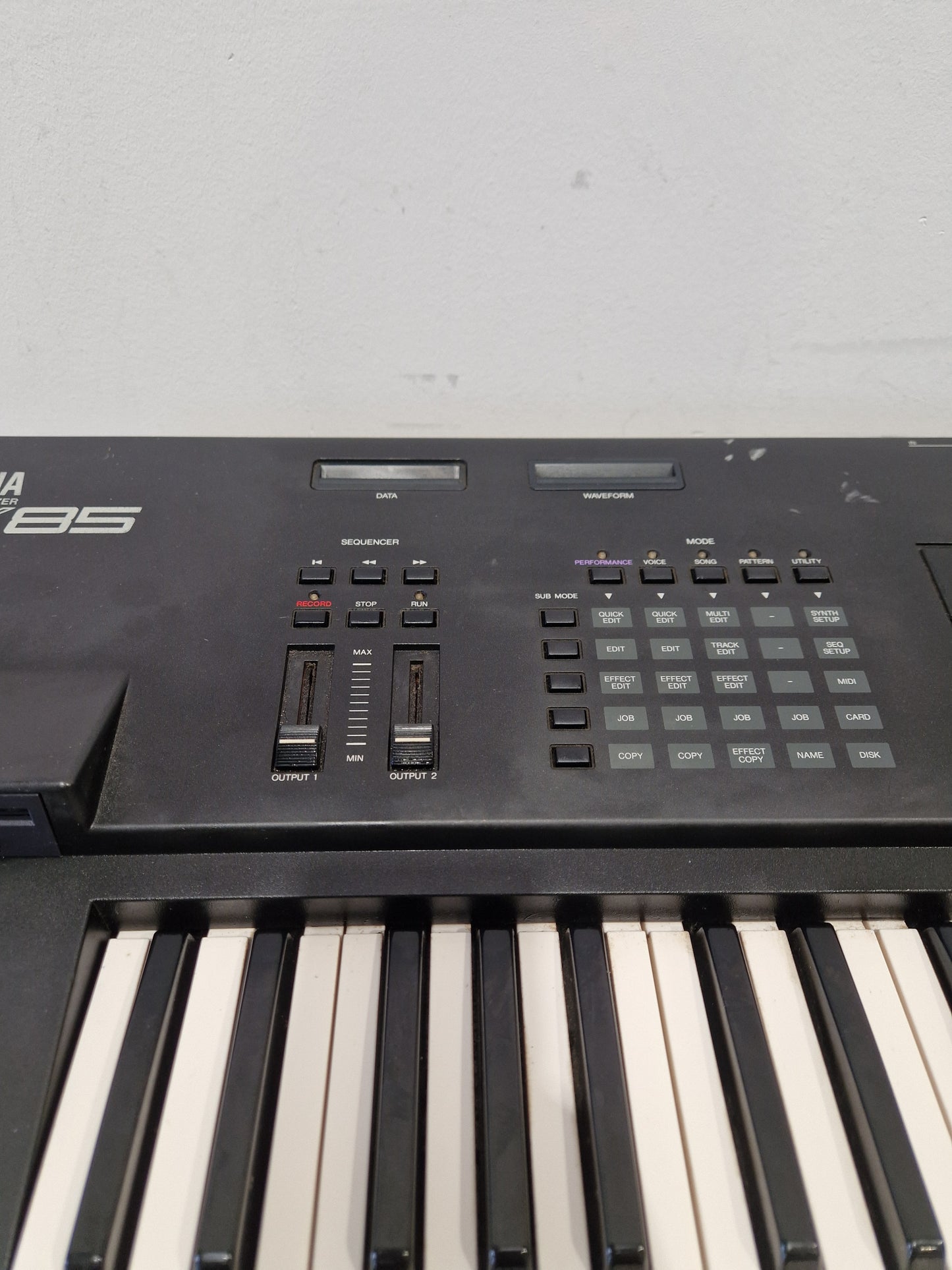 YAMAHA SY85 - Advanced Music Workstation - Fair w/ Power Supply