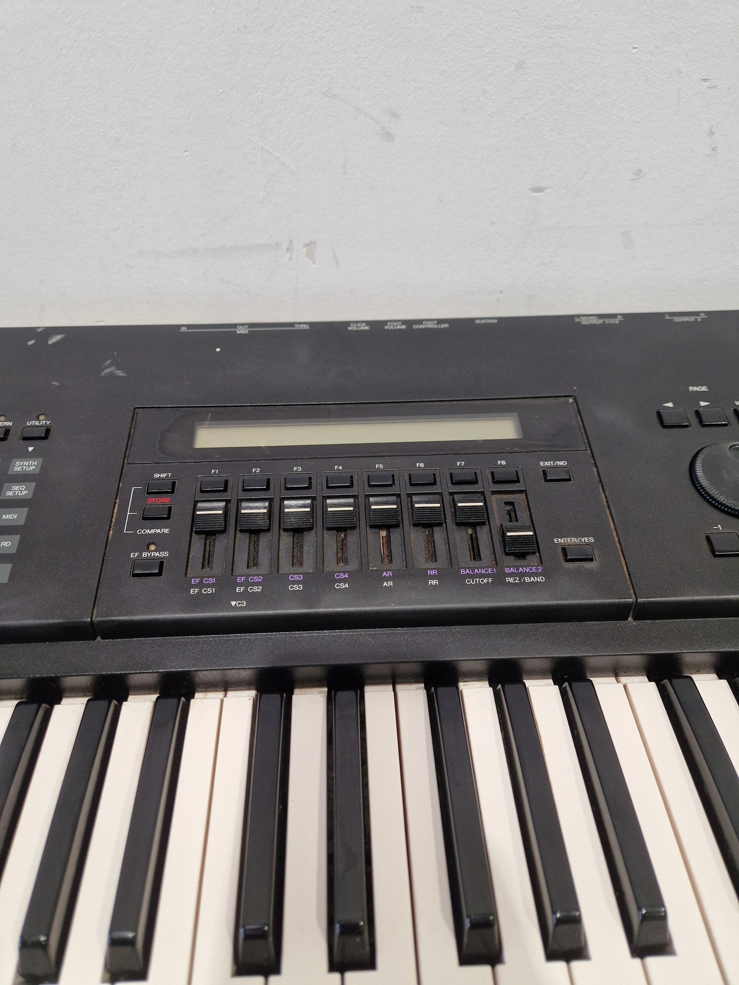 YAMAHA SY85 - Advanced Music Workstation - Fair w/ Power Supply