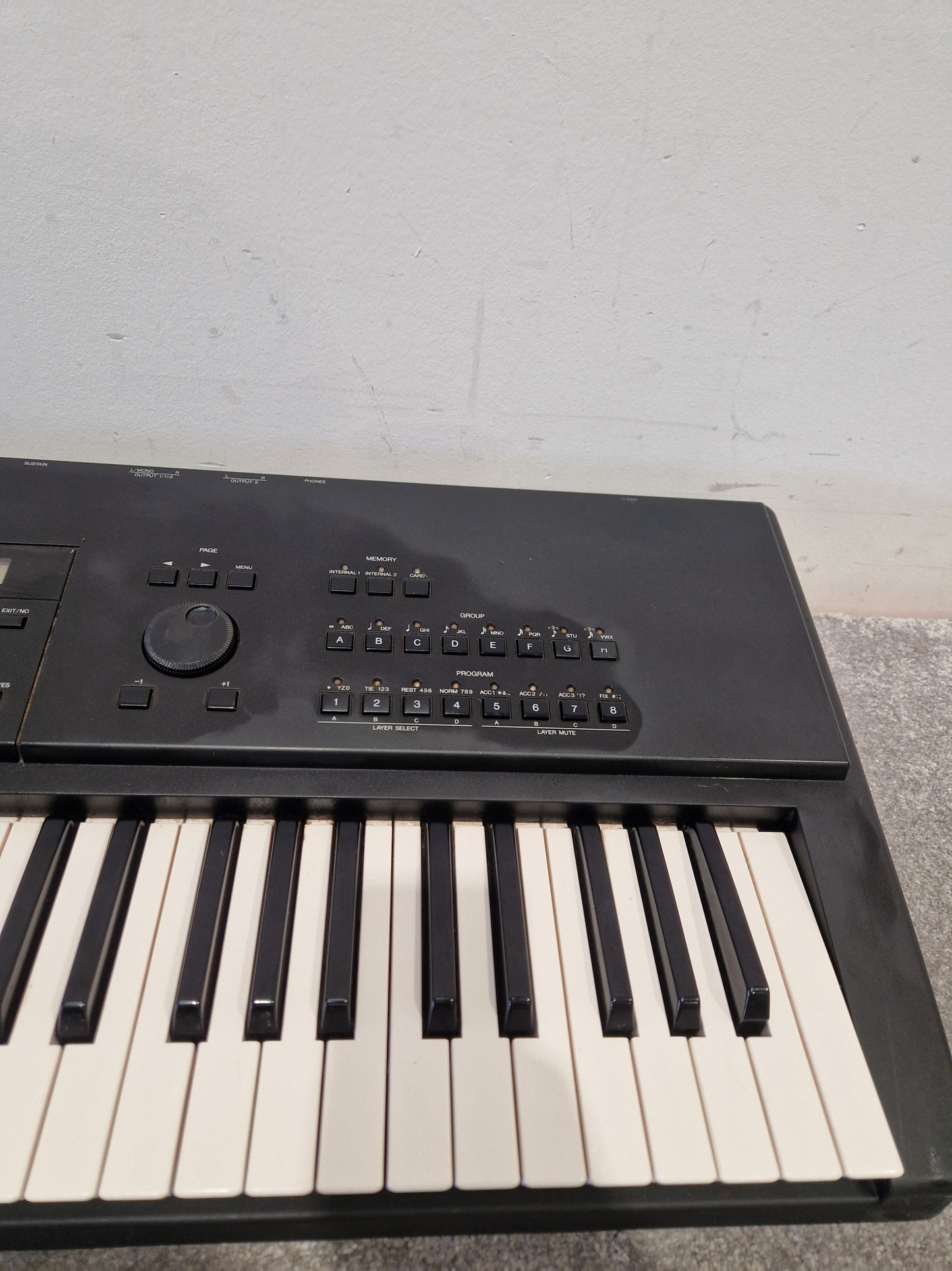 YAMAHA SY85 - Advanced Music Workstation - Fair w/ Power Supply