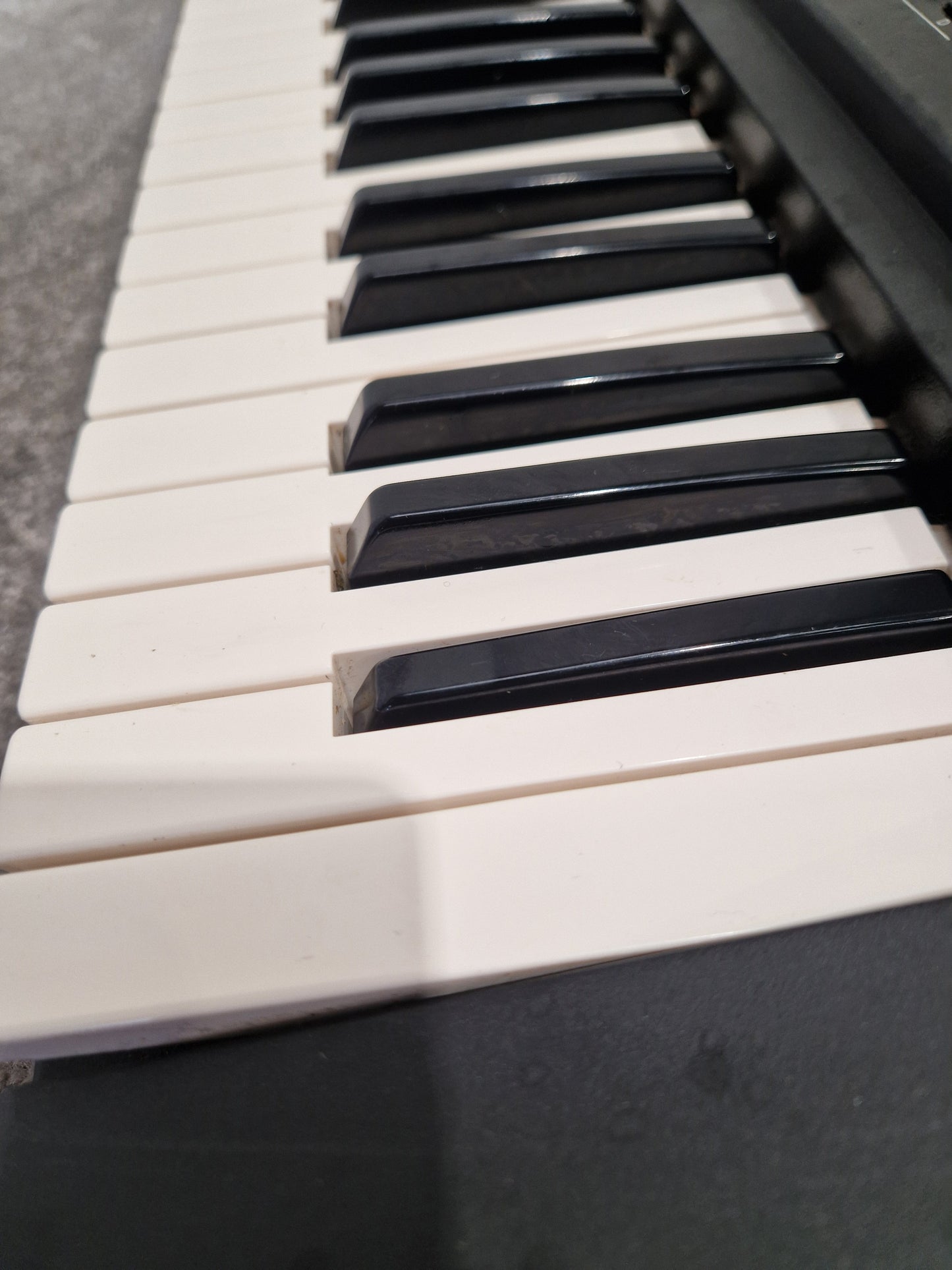 YAMAHA SY85 - Advanced Music Workstation - Fair w/ Power Supply