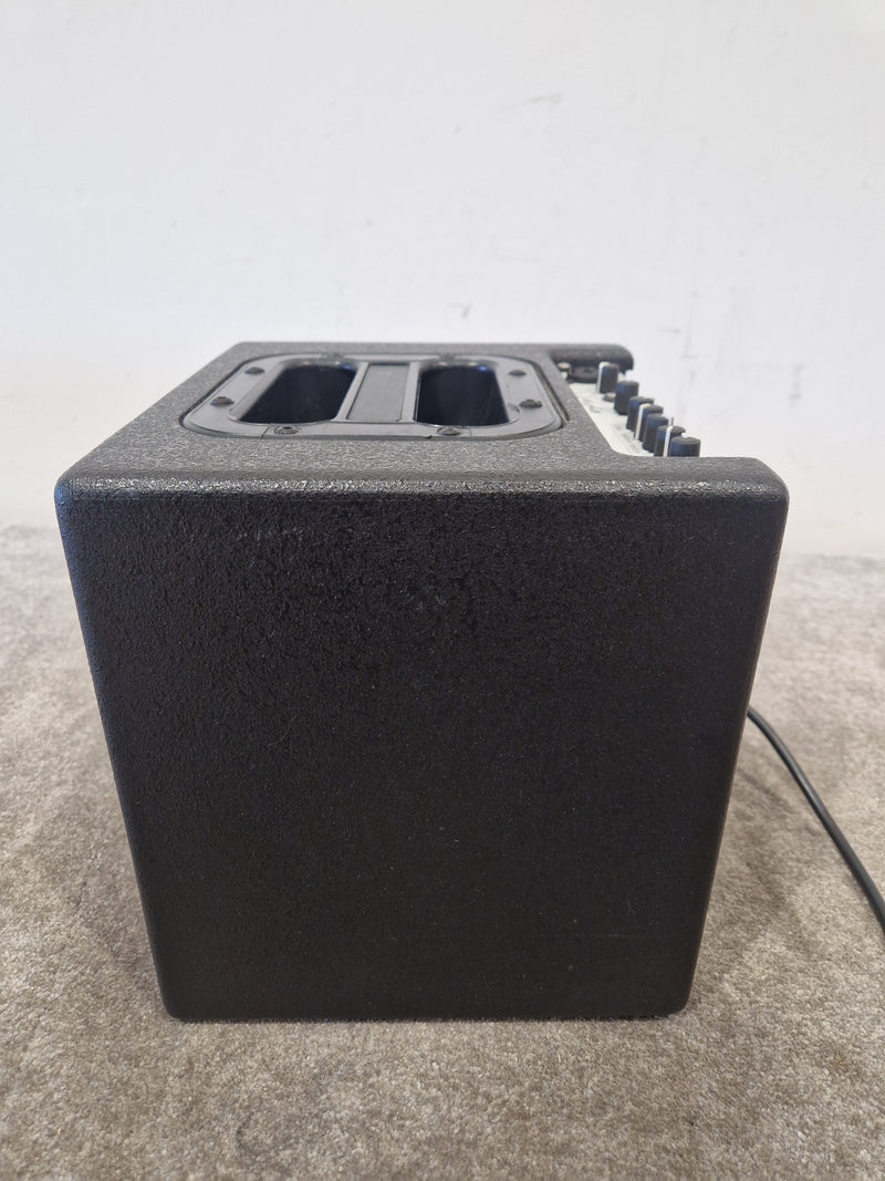 AER Alpha 40 Acoustic Guitar AMP - Compact Acoustic Amp - Excellent w/ Power Supply & Soft Case - Image 2