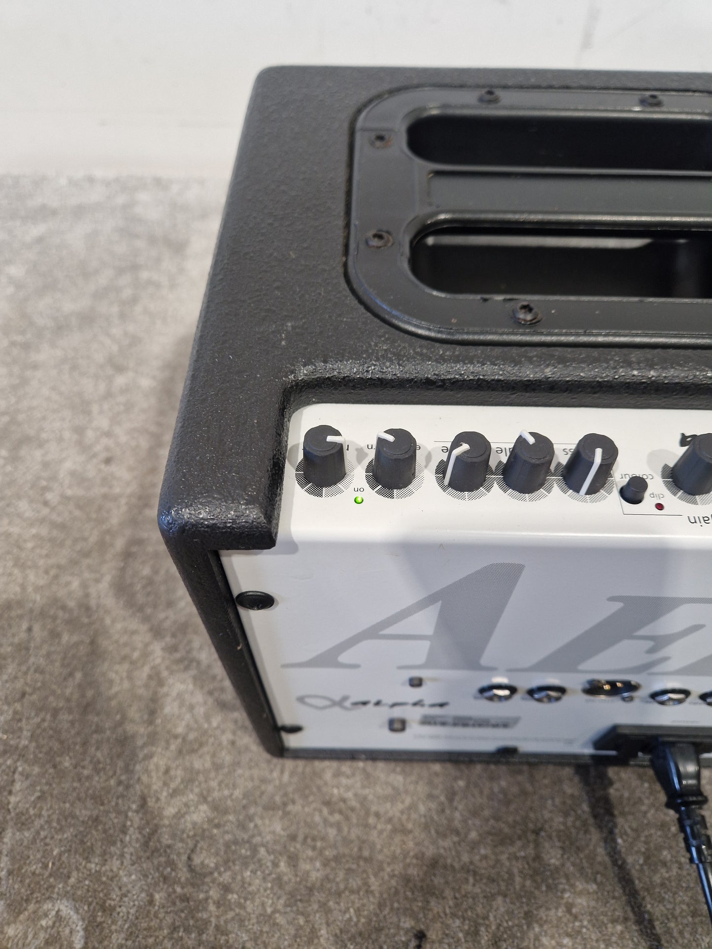 AER Alpha 40 Acoustic Guitar AMP - Compact Acoustic Amp - Excellent w/ Power Supply & Soft Case