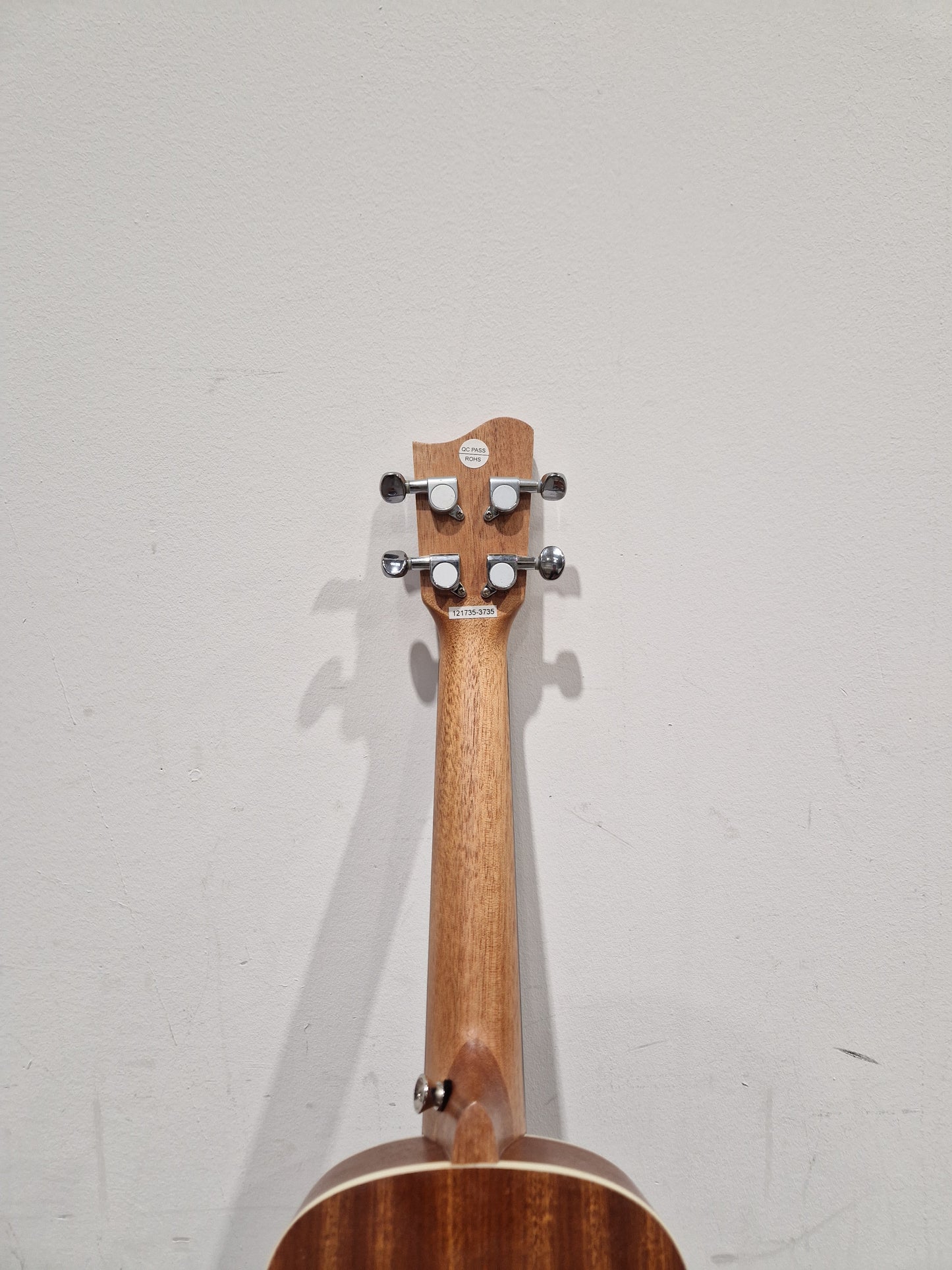 GEAR4MUSIC UK-SAP-CONE Electro-Acoustic Ukulele - Cutaway Design - Excellent