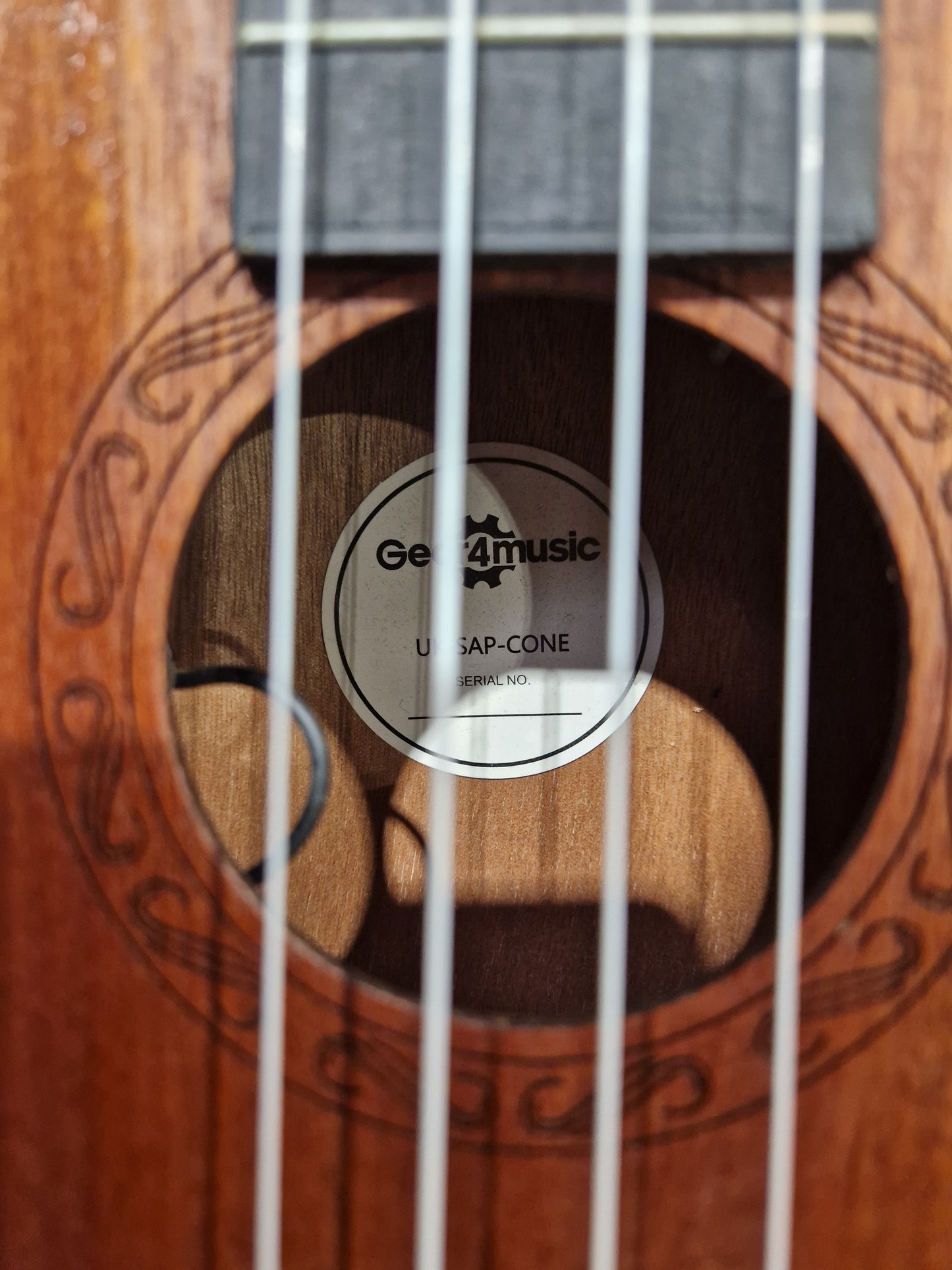 GEAR4MUSIC UK-SAP-CONE Electro-Acoustic Ukulele - Cutaway Design - Excellent