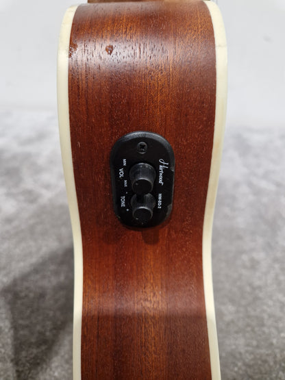 GEAR4MUSIC UK-SAP-CONE Electro-Acoustic Ukulele - Cutaway Design - Excellent