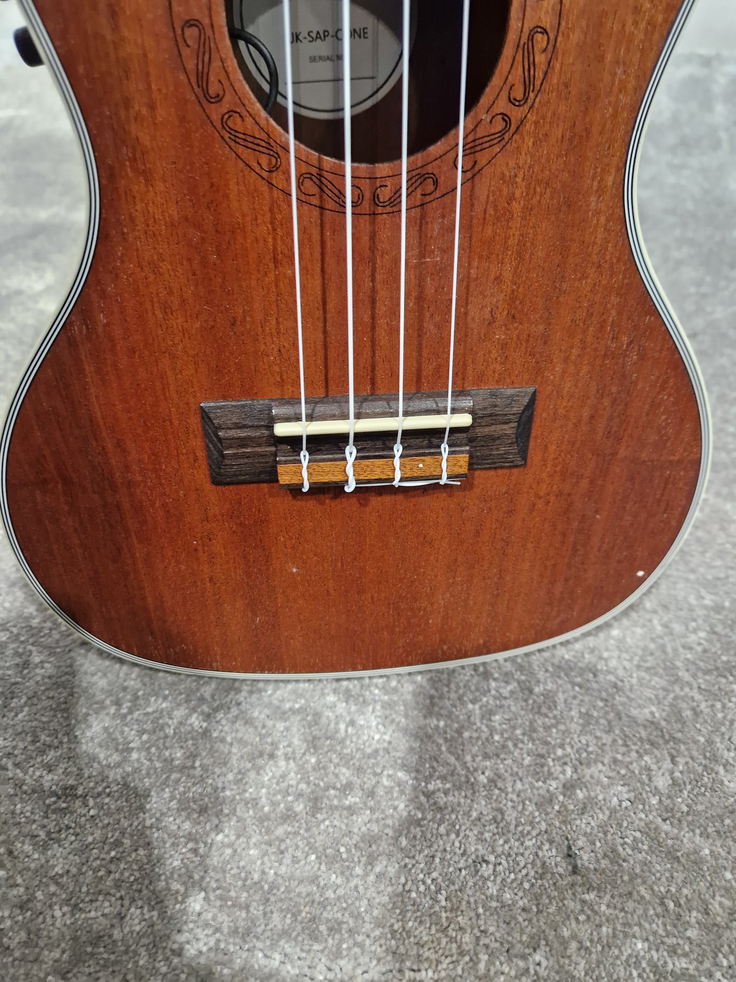 GEAR4MUSIC UK-SAP-CONE Electro-Acoustic Ukulele - Cutaway Design - Excellent