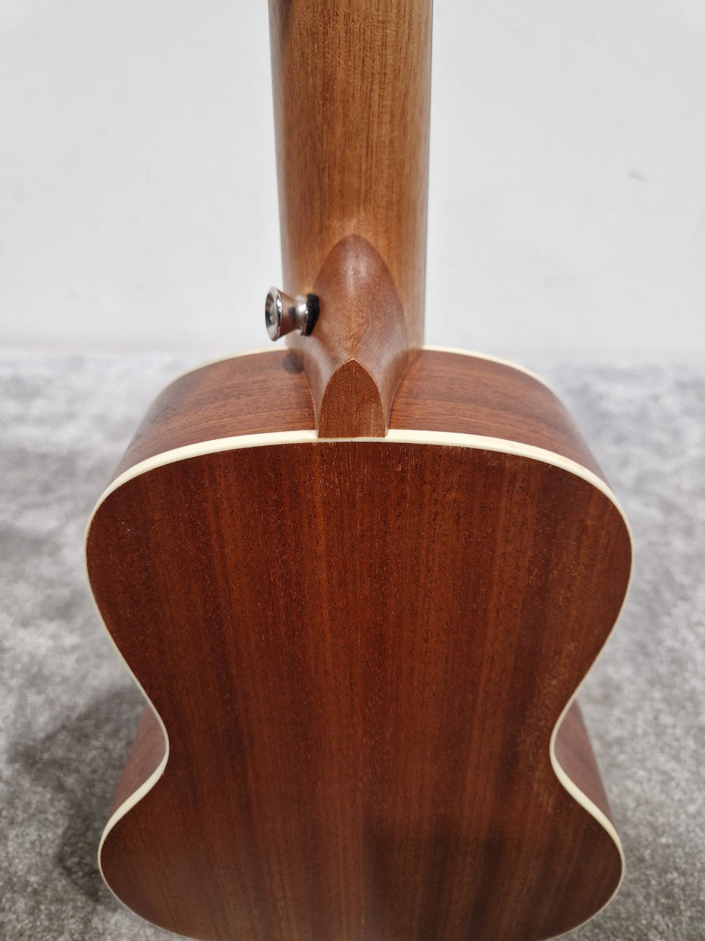 GEAR4MUSIC UK-SAP-CONE Electro-Acoustic Ukulele - Cutaway Design - Excellent