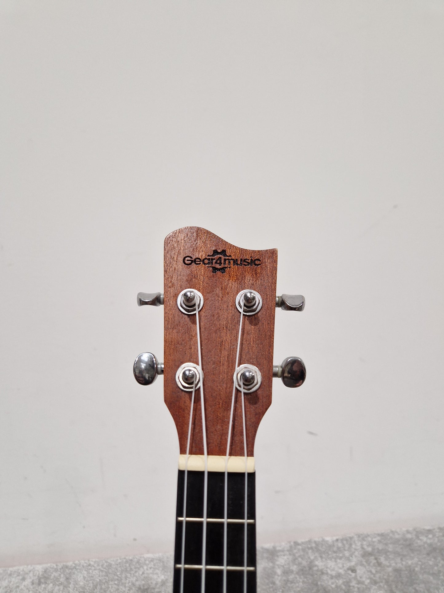 GEAR4MUSIC UK-SAP-CONE Electro-Acoustic Ukulele - Cutaway Design - Excellent