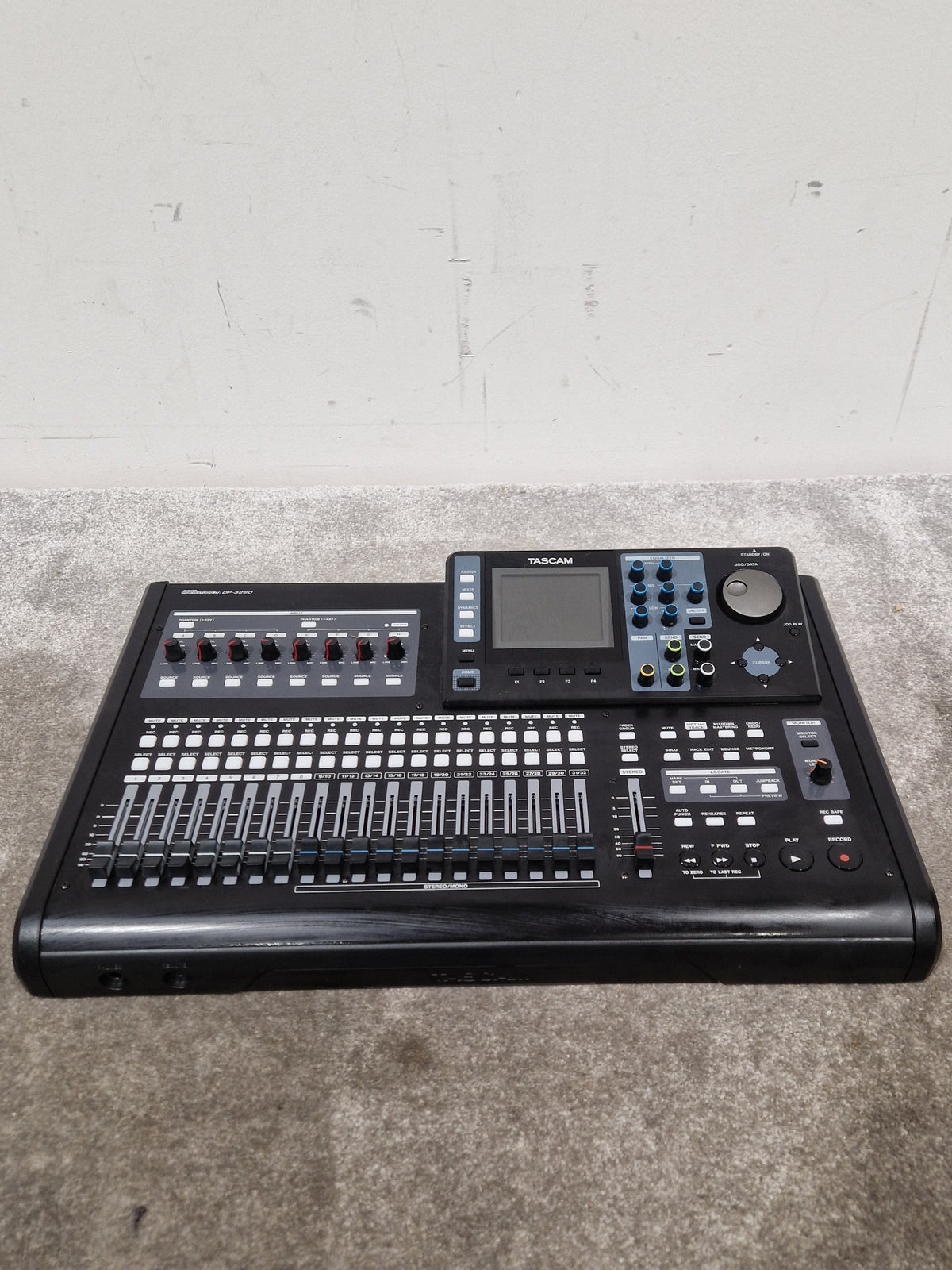 Tascam DP32SD - 32-Track Digital Portastudio - Excellent w/ Original Box