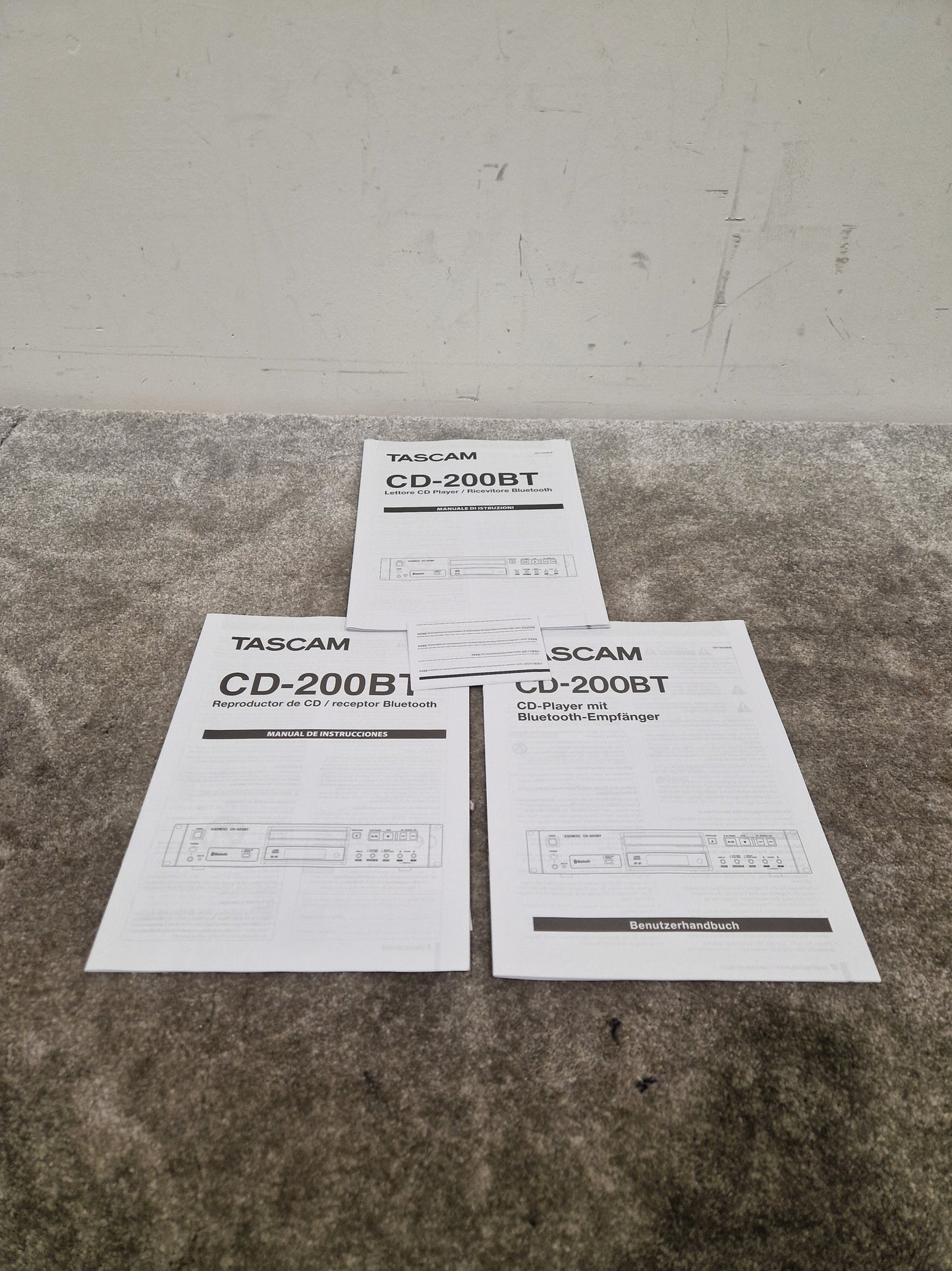 Tascam CD-200BT - Bluetooth CD Player - Excellent w/ Original Box & Power Supply