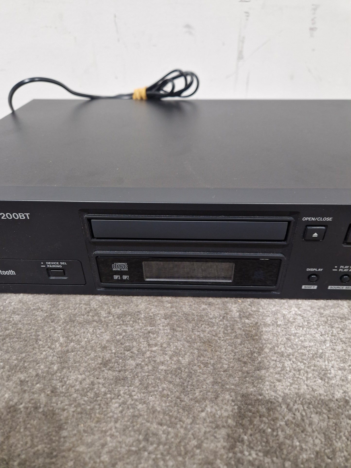 Tascam CD-200BT - Bluetooth CD Player - Excellent w/ Remote