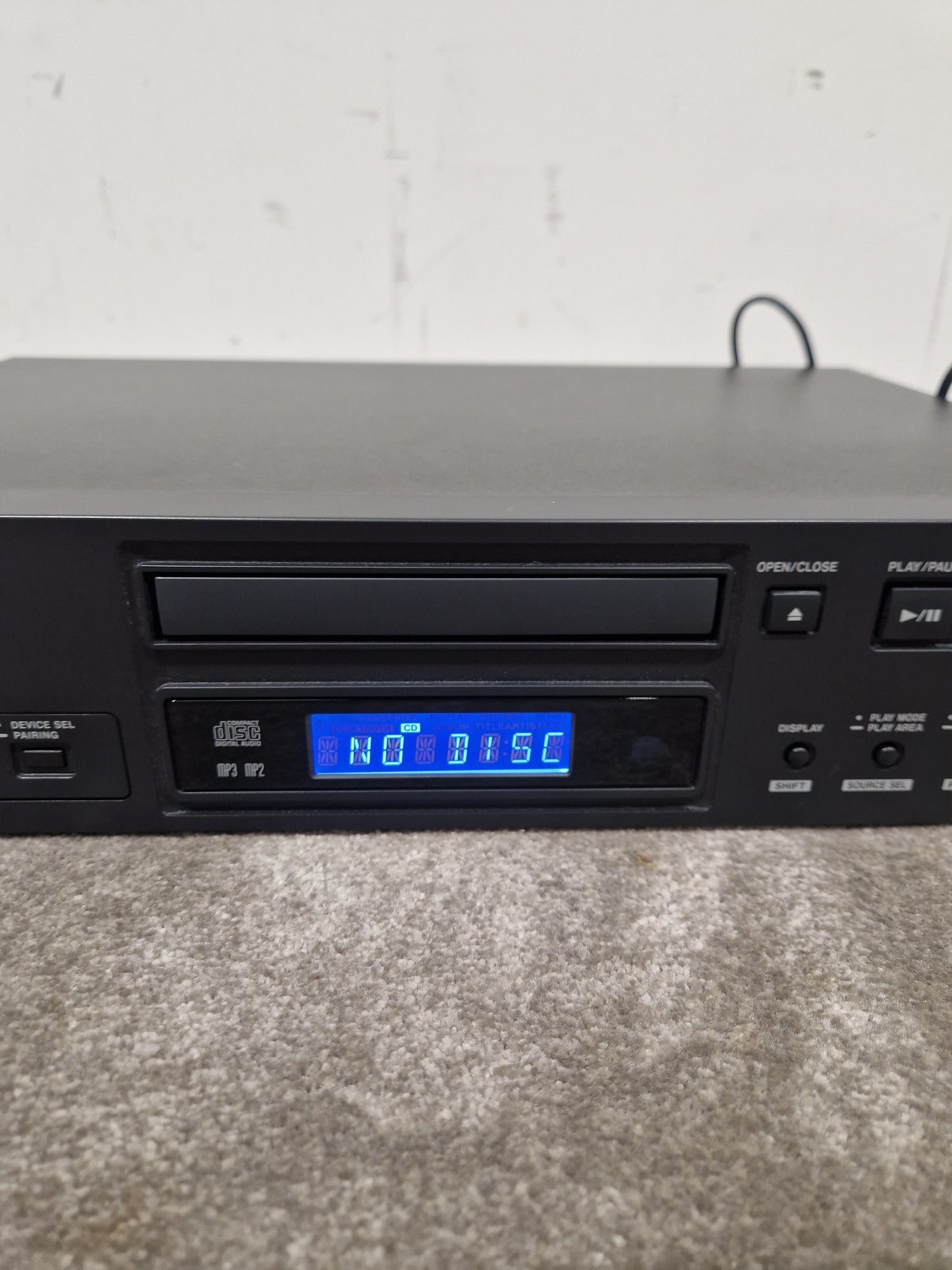 Tascam CD-200BT - Bluetooth CD Player - Excellent w/ Remote