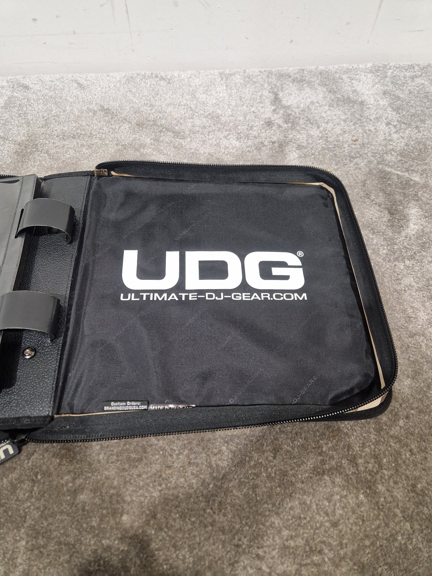 UDG CD Binder Camo - Durable Storage Solution - Excellent