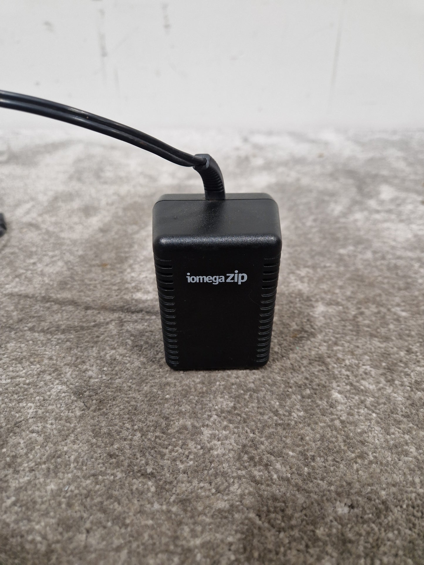 Iomega ZIP AC\DC Adapter IEC-950 5V - Portable Power Adapter - Excellent