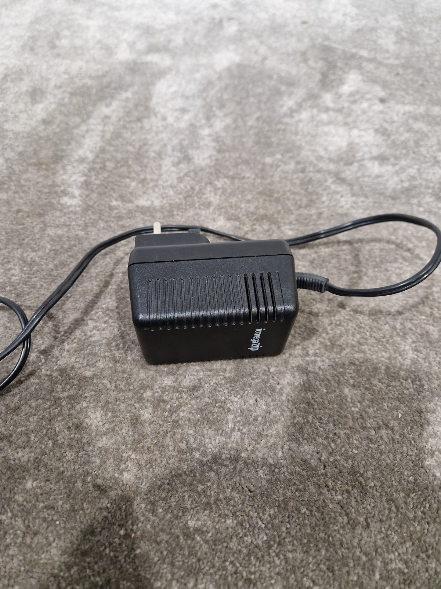 Iomega ZIP AC\DC Adapter IEC-950 5V - Portable Power Adapter - Excellent