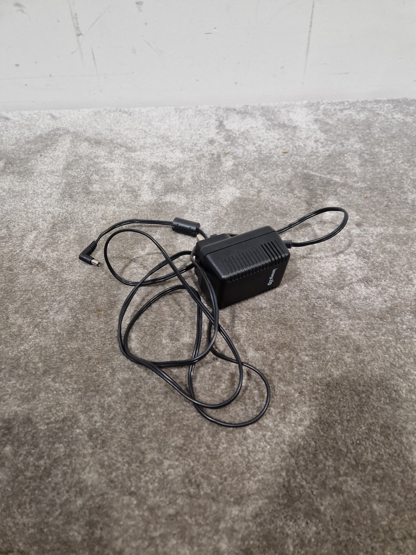 Iomega ZIP AC\DC Adapter IEC-950 5V - Portable Power Adapter - Excellent