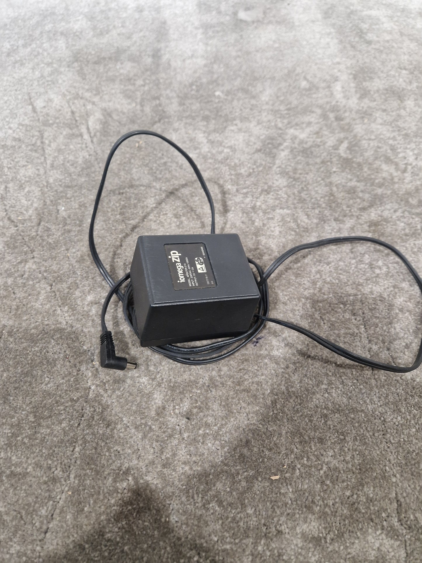 Iomega Aps57er-210 5V Cable - Power Supply Connector - Excellent