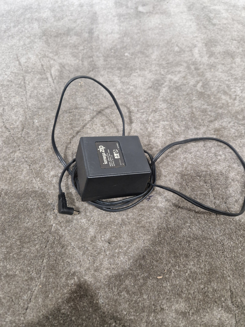 Iomega Aps57er-210 5V Cable - Power Supply Connector - Excellent - Image 5