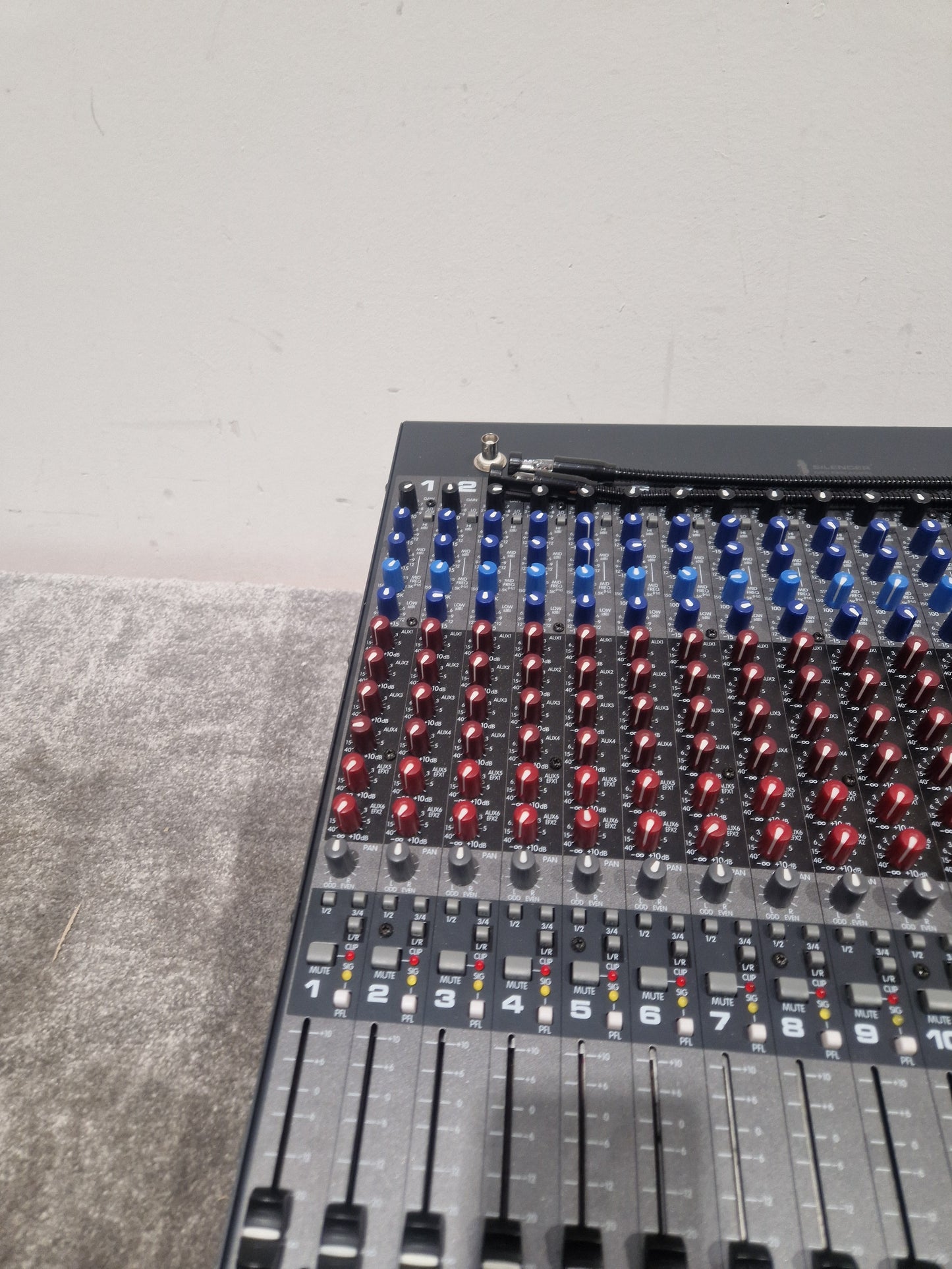 Peavey 24FX - 24-Channel Mixer - Fair