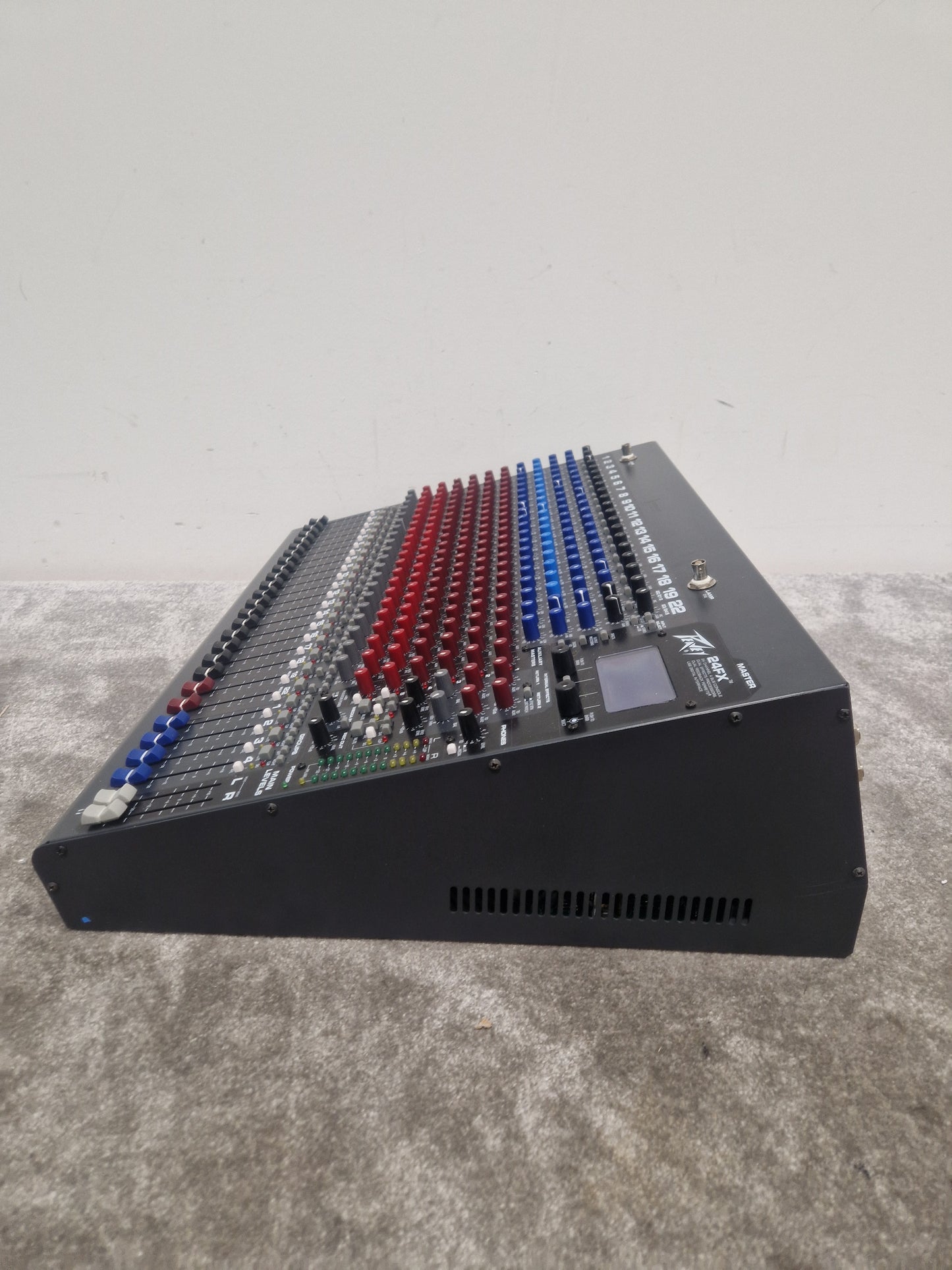 Peavey 24FX - 24-Channel Mixer - Fair