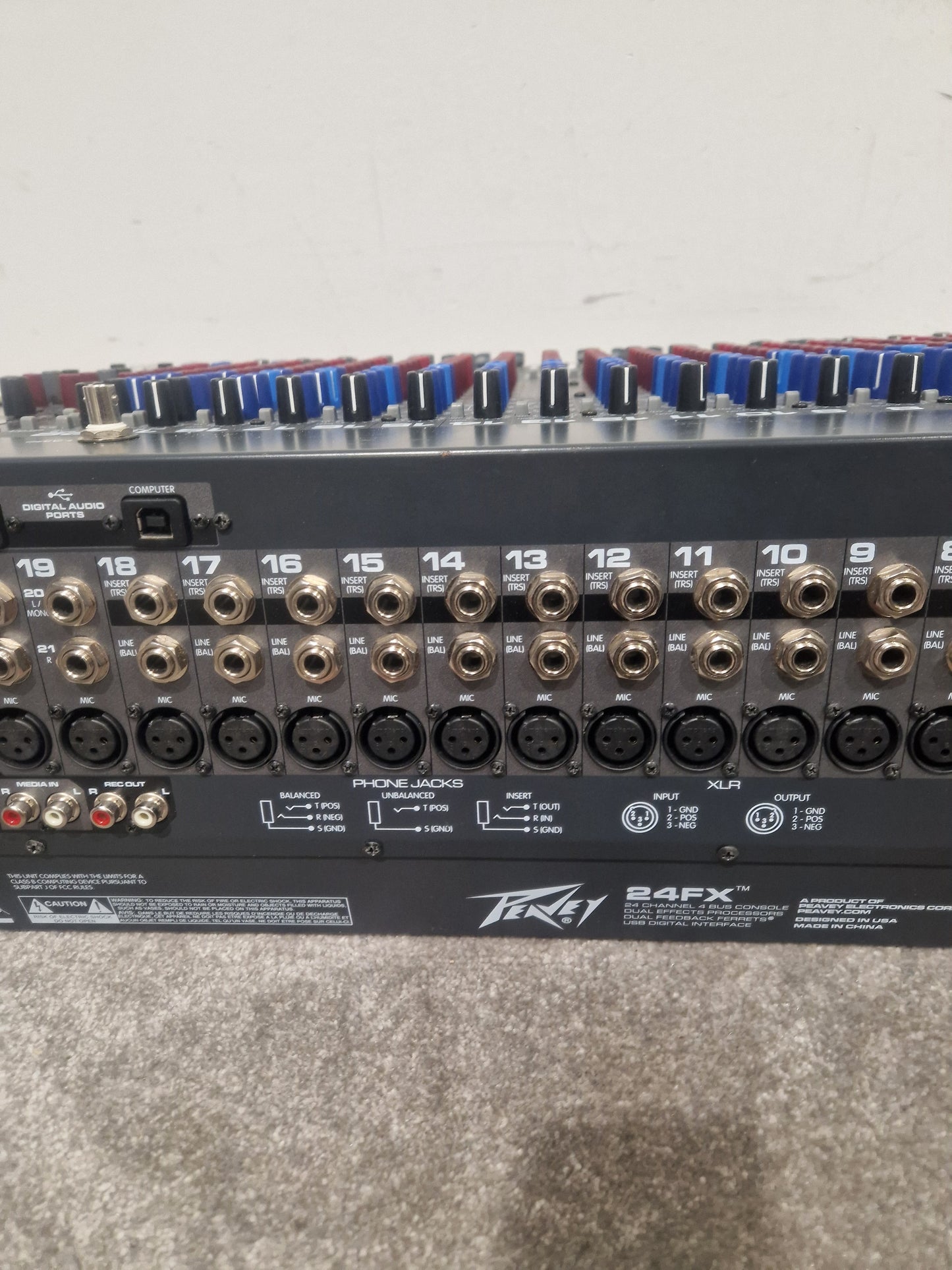 Peavey 24FX - 24-Channel Mixer - Fair