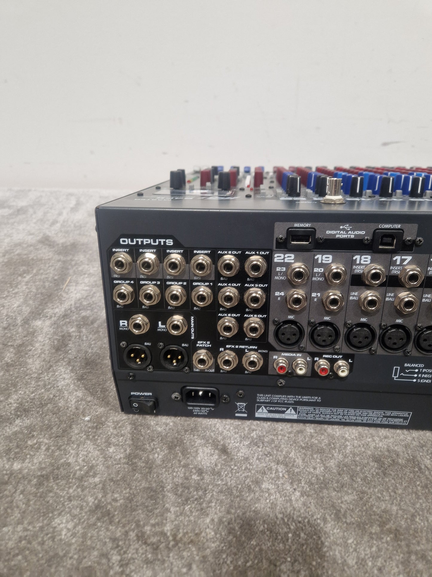 Peavey 24FX - 24-Channel Mixer - Fair