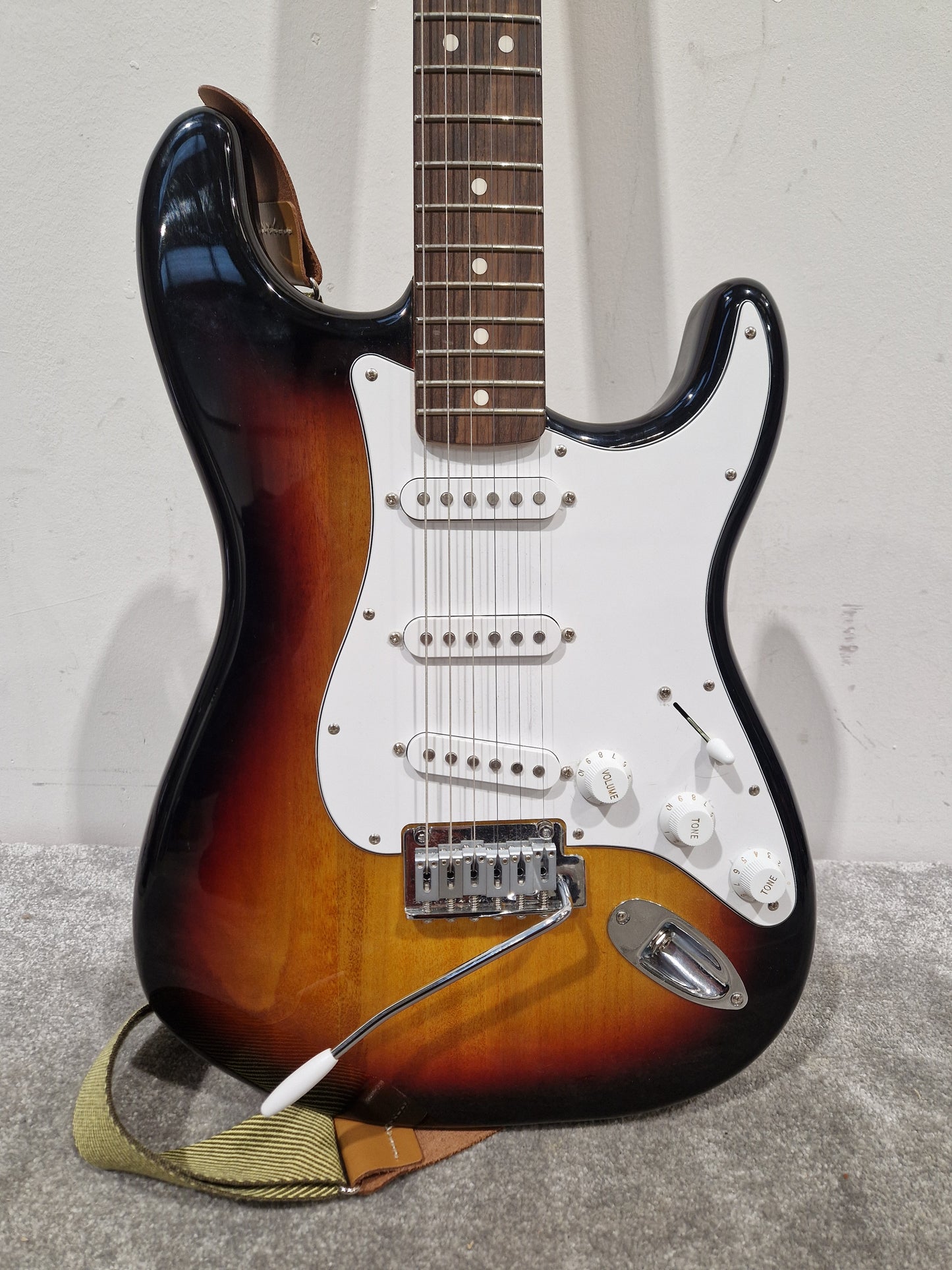 Fender Standard Stratocaster LRL WPG-3TS – 3-Tone Sunburst – Crafted in Indonesia (2023) – Excellent w/ Strap