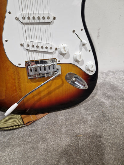 Fender Standard Stratocaster LRL WPG-3TS – 3-Tone Sunburst – Crafted in Indonesia (2023) – Excellent w/ Strap