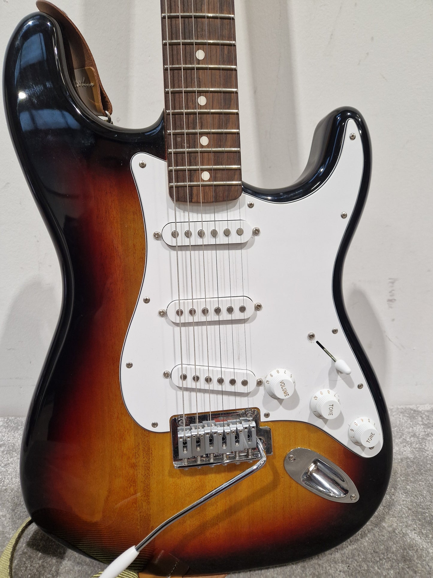Fender Standard Stratocaster LRL WPG-3TS – 3-Tone Sunburst – Crafted in Indonesia (2023) – Excellent w/ Strap