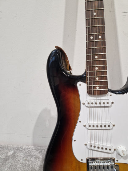 Fender Standard Stratocaster LRL WPG-3TS – 3-Tone Sunburst – Crafted in Indonesia (2023) – Excellent w/ Strap