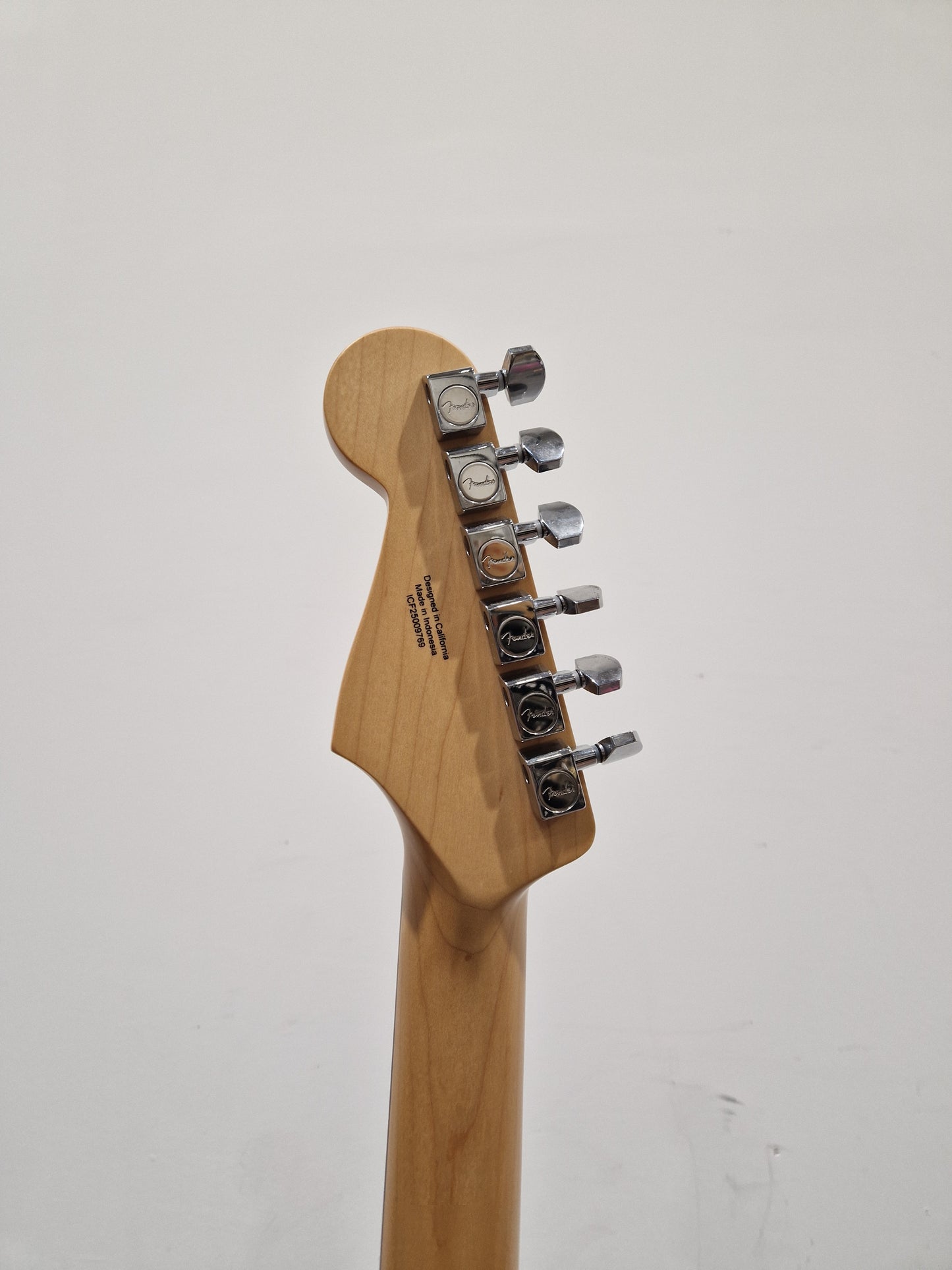 Fender Standard Stratocaster LRL WPG-3TS – 3-Tone Sunburst – Crafted in Indonesia (2023) – Excellent w/ Strap