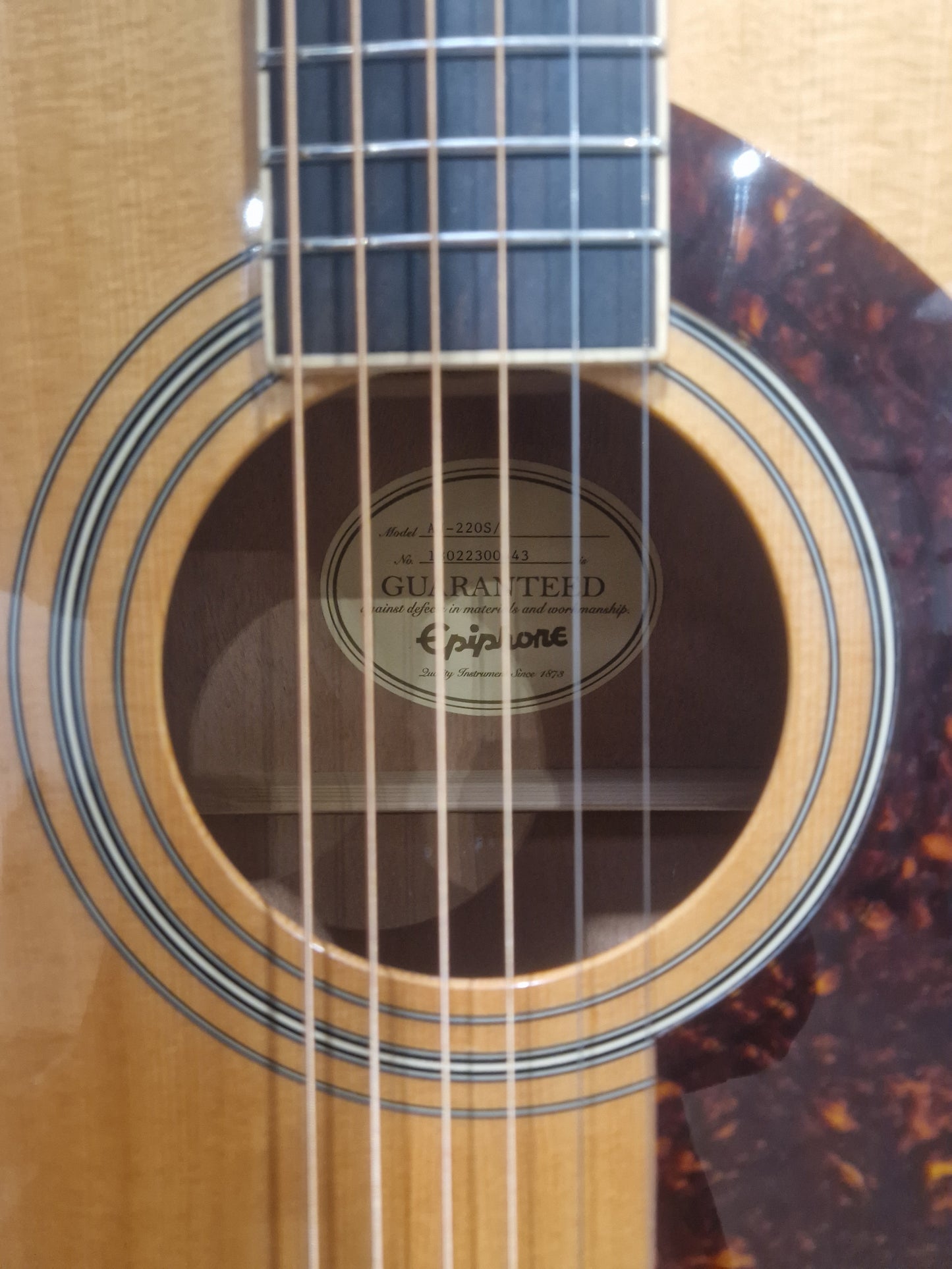 Epiphone AJ-220S - Solid Spruce Top Acoustic - Very Good